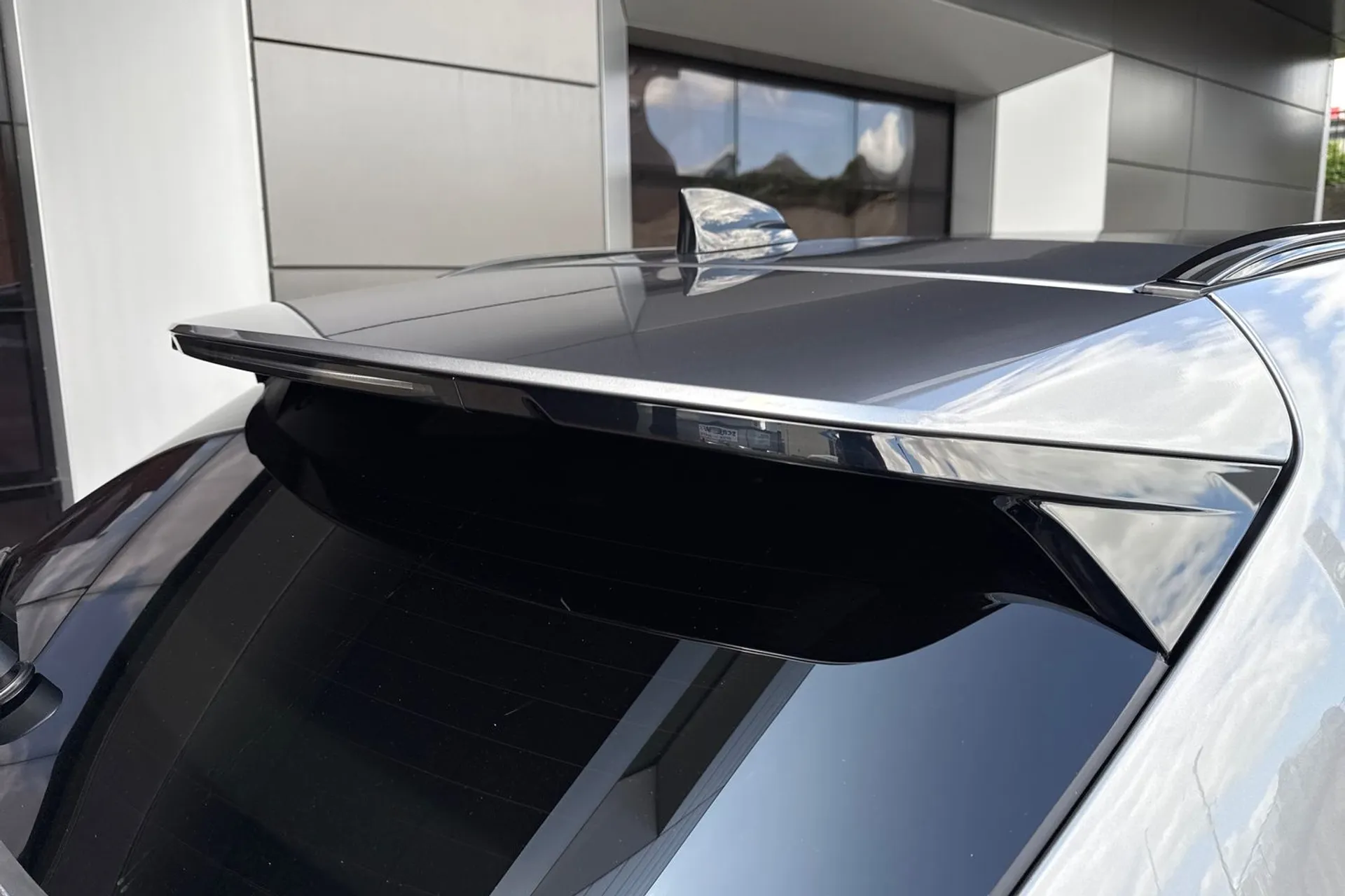 Jaguar F-PACE thumbnail image number 38