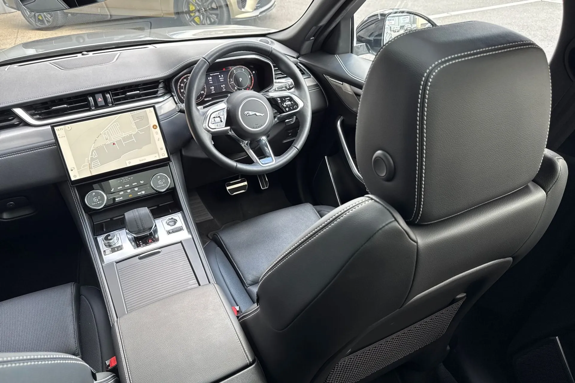 Jaguar F-PACE thumbnail image number 54