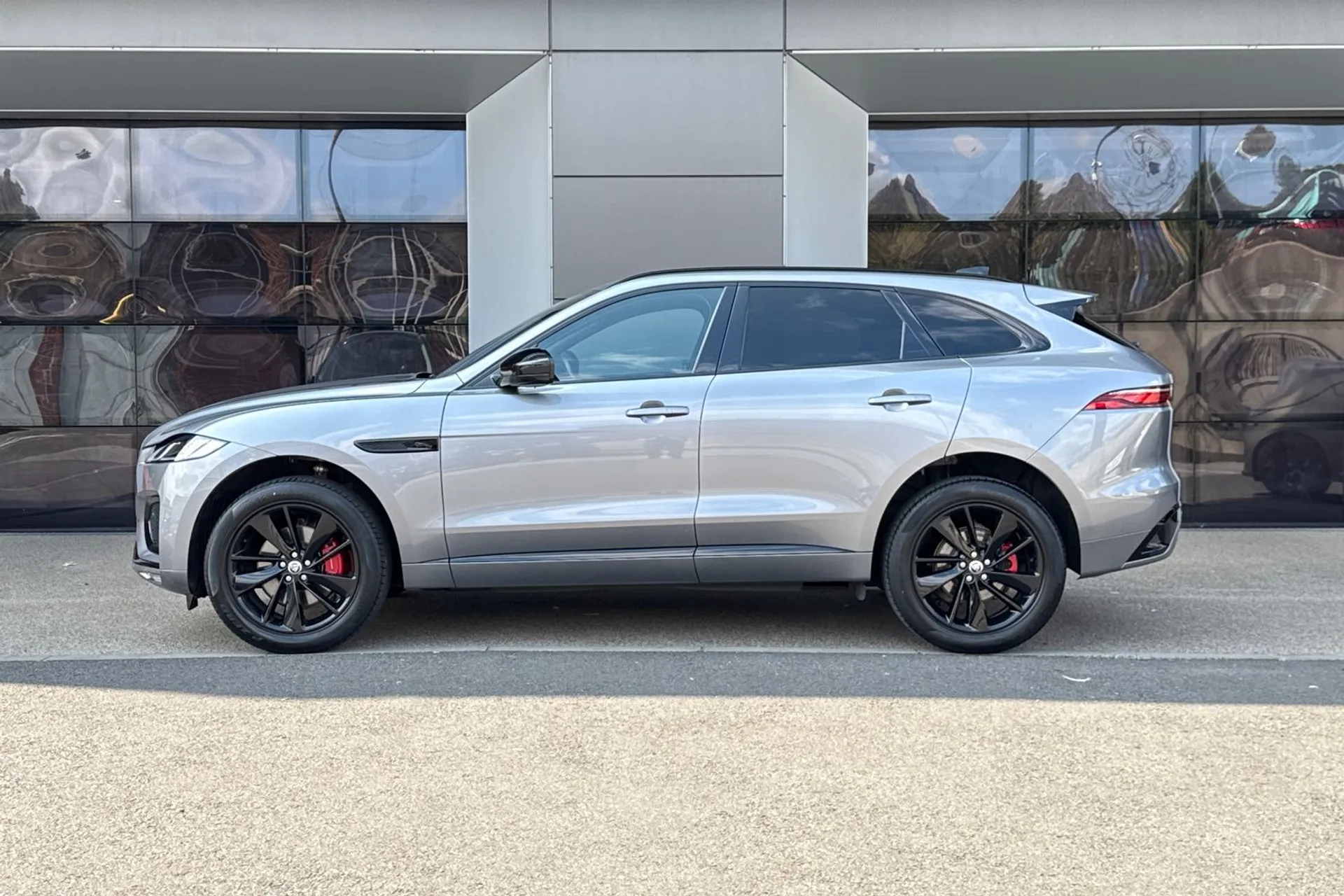 Jaguar F-PACE thumbnail image number 12