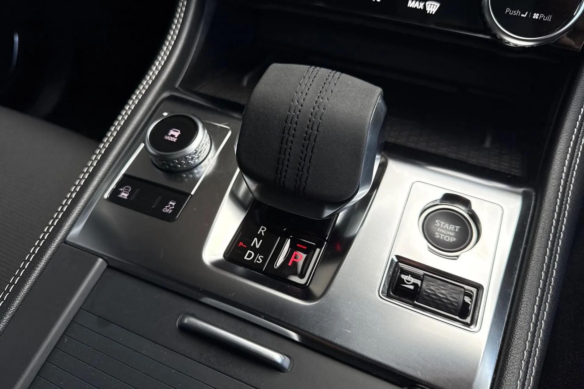 Jaguar F-PACE thumbnail image number 60