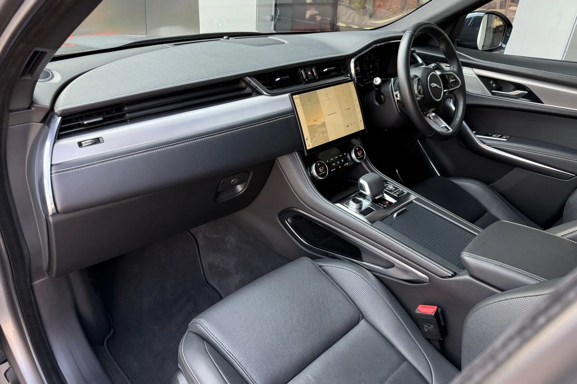Jaguar F-PACE thumbnail image number 50