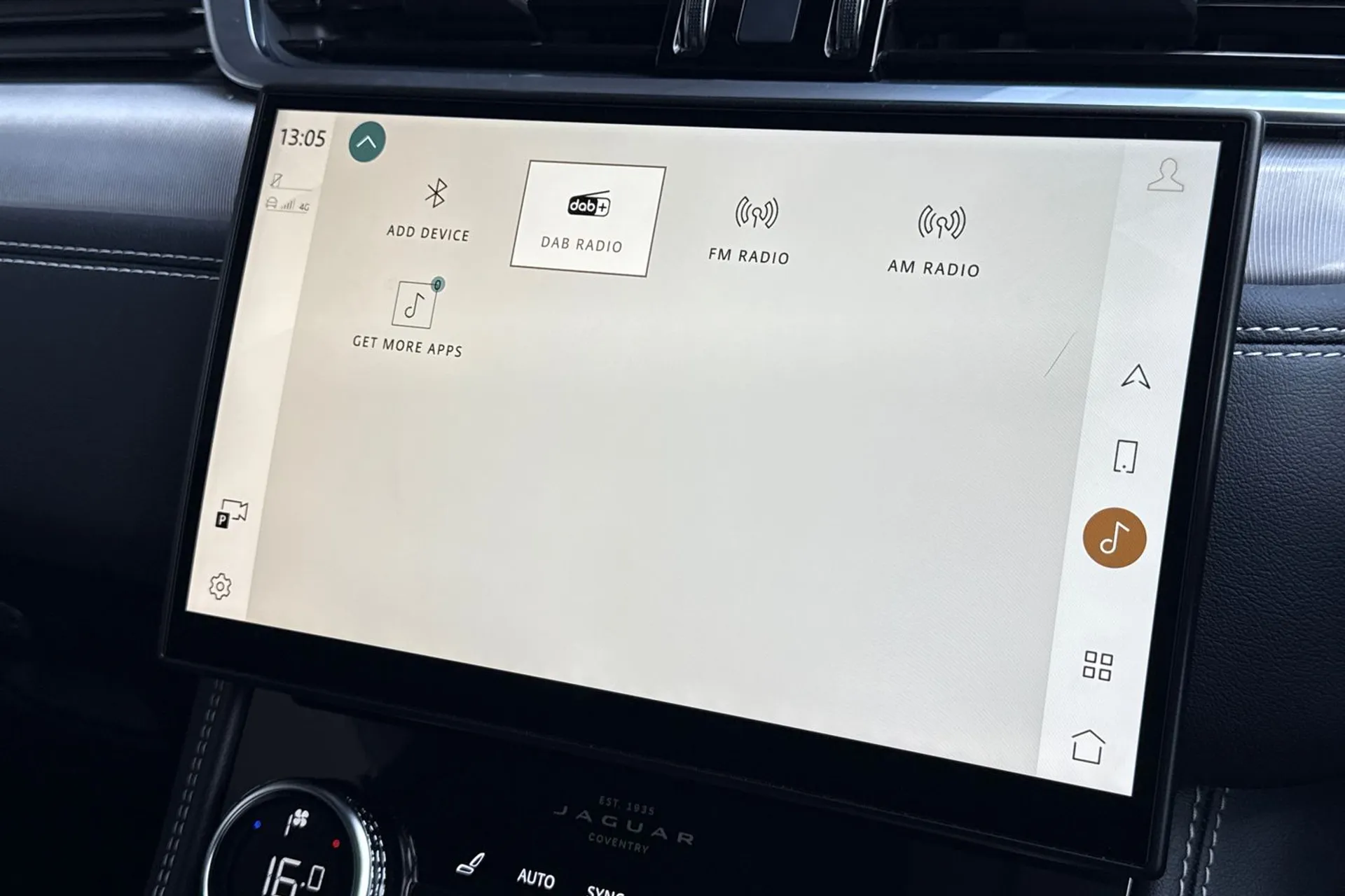 Jaguar F-PACE thumbnail image number 22