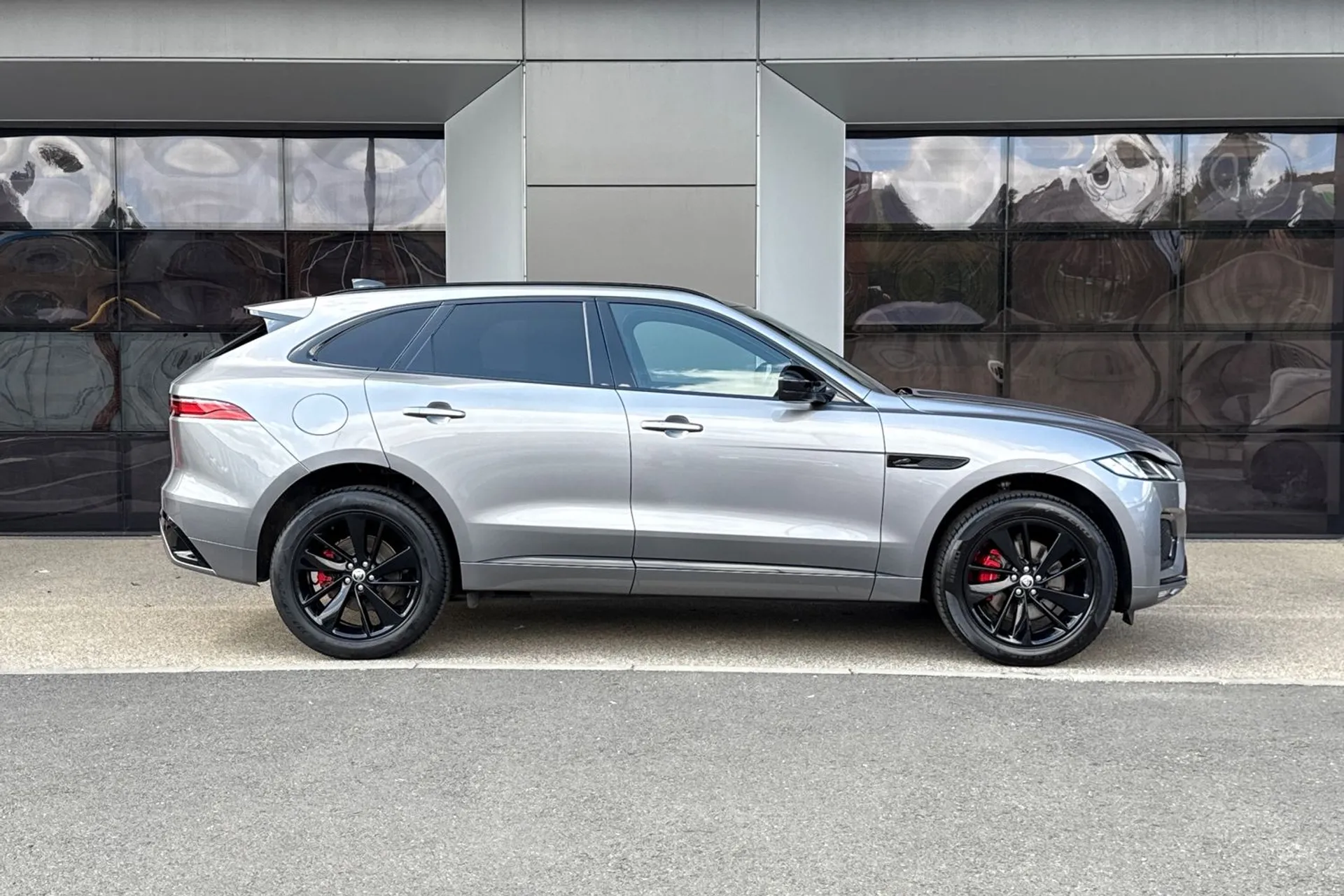 Jaguar F-PACE thumbnail image number 2