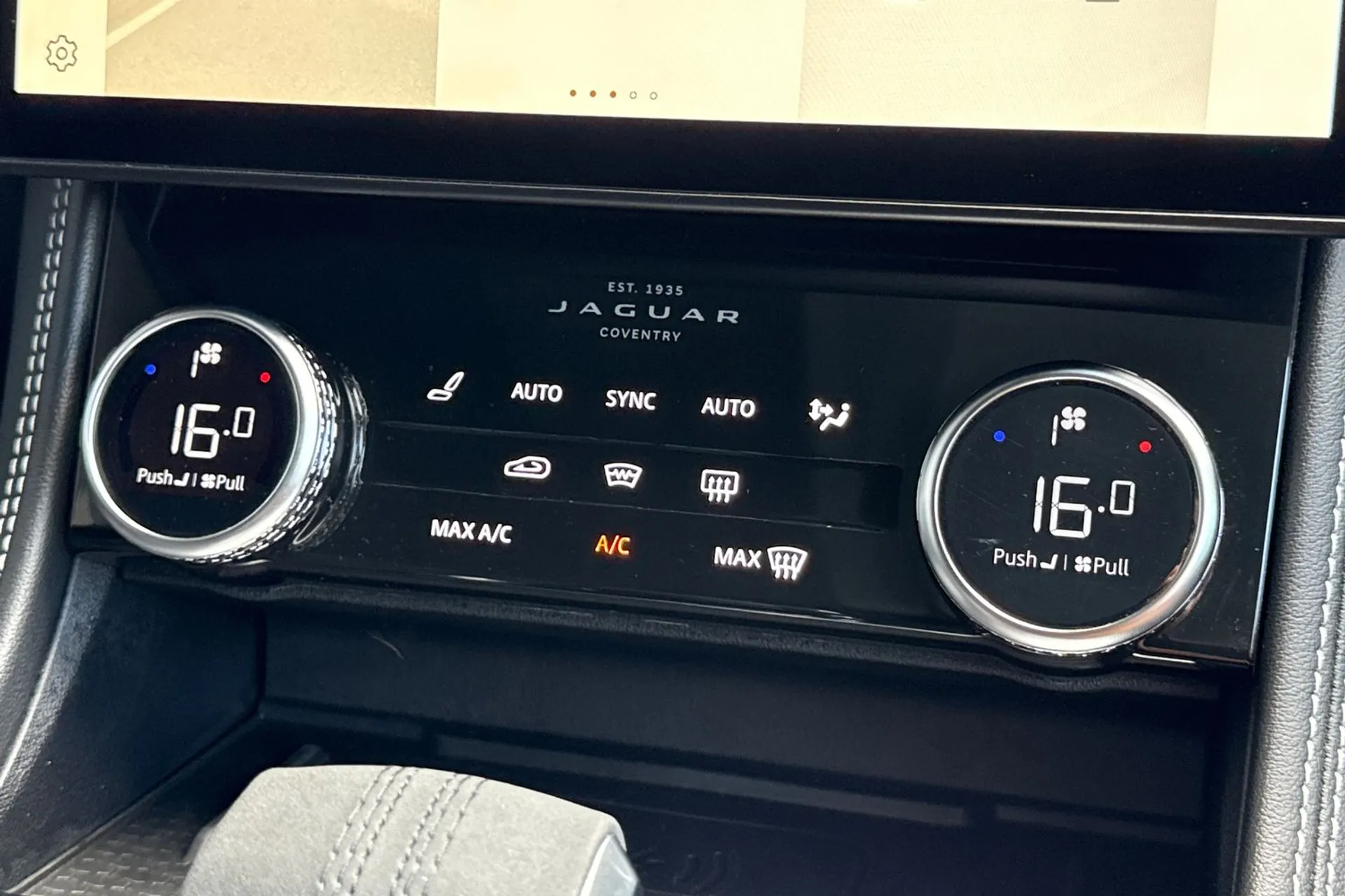 Jaguar F-PACE thumbnail image number 55