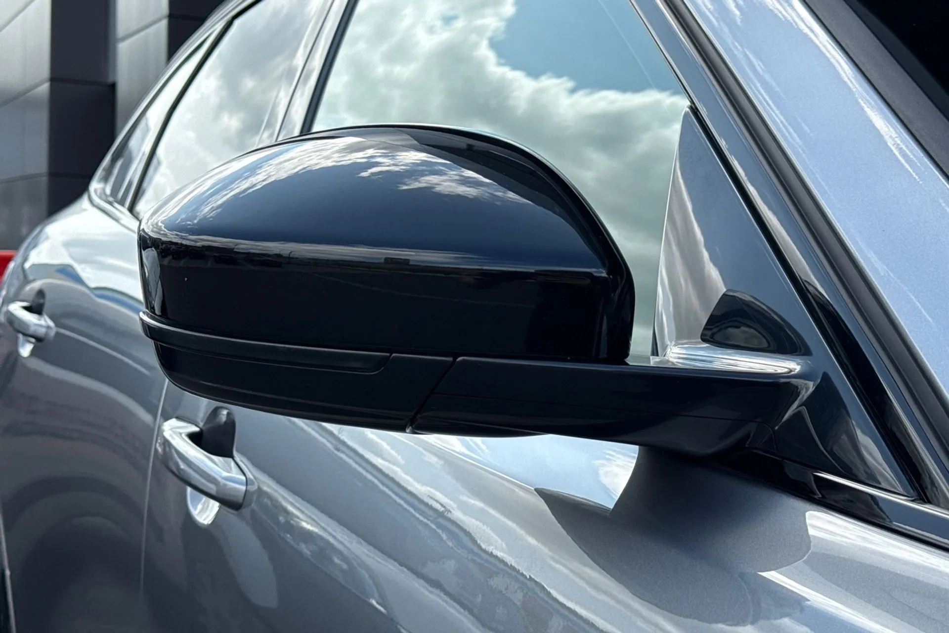 Jaguar F-PACE thumbnail image number 37