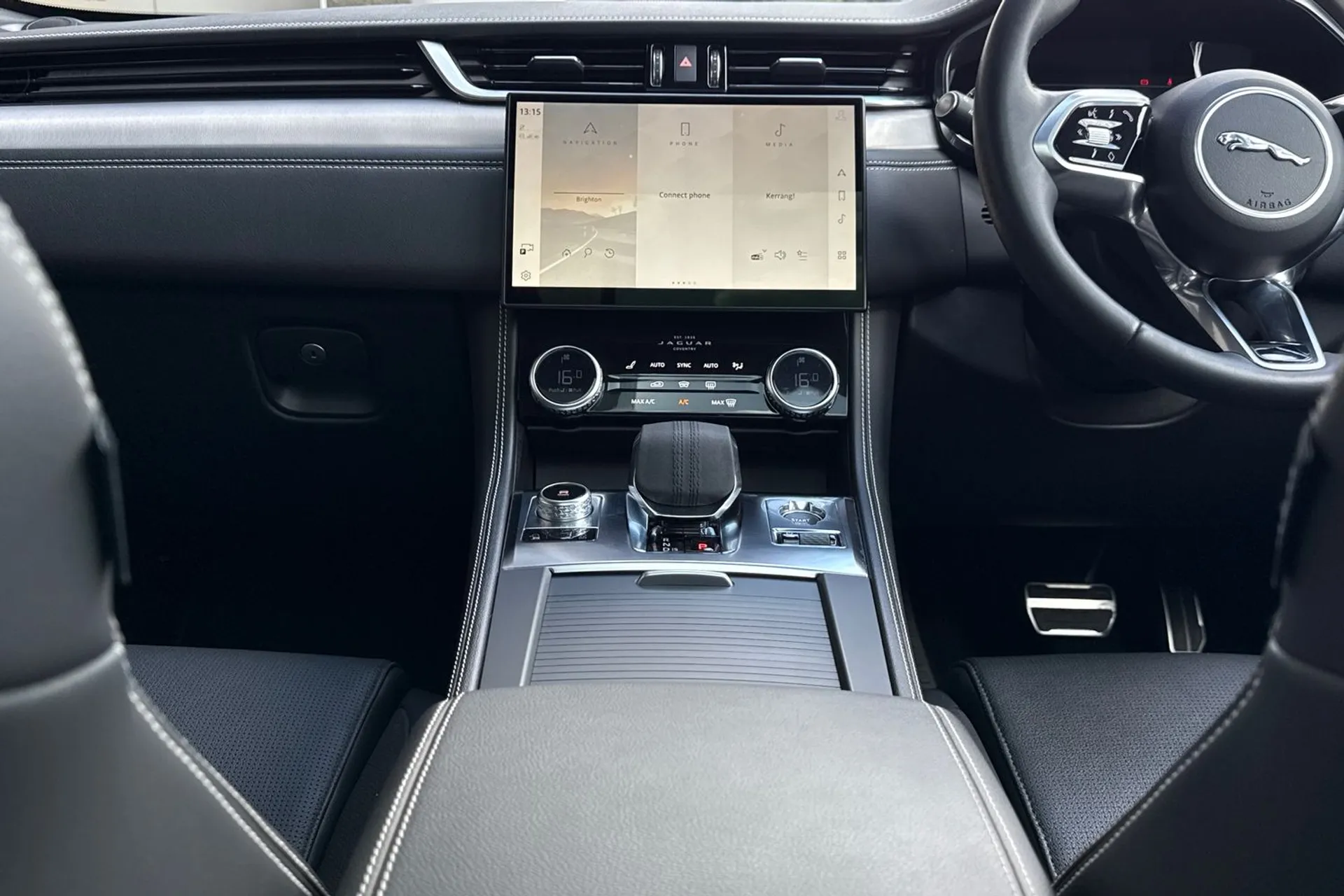 Jaguar F-PACE thumbnail image number 30