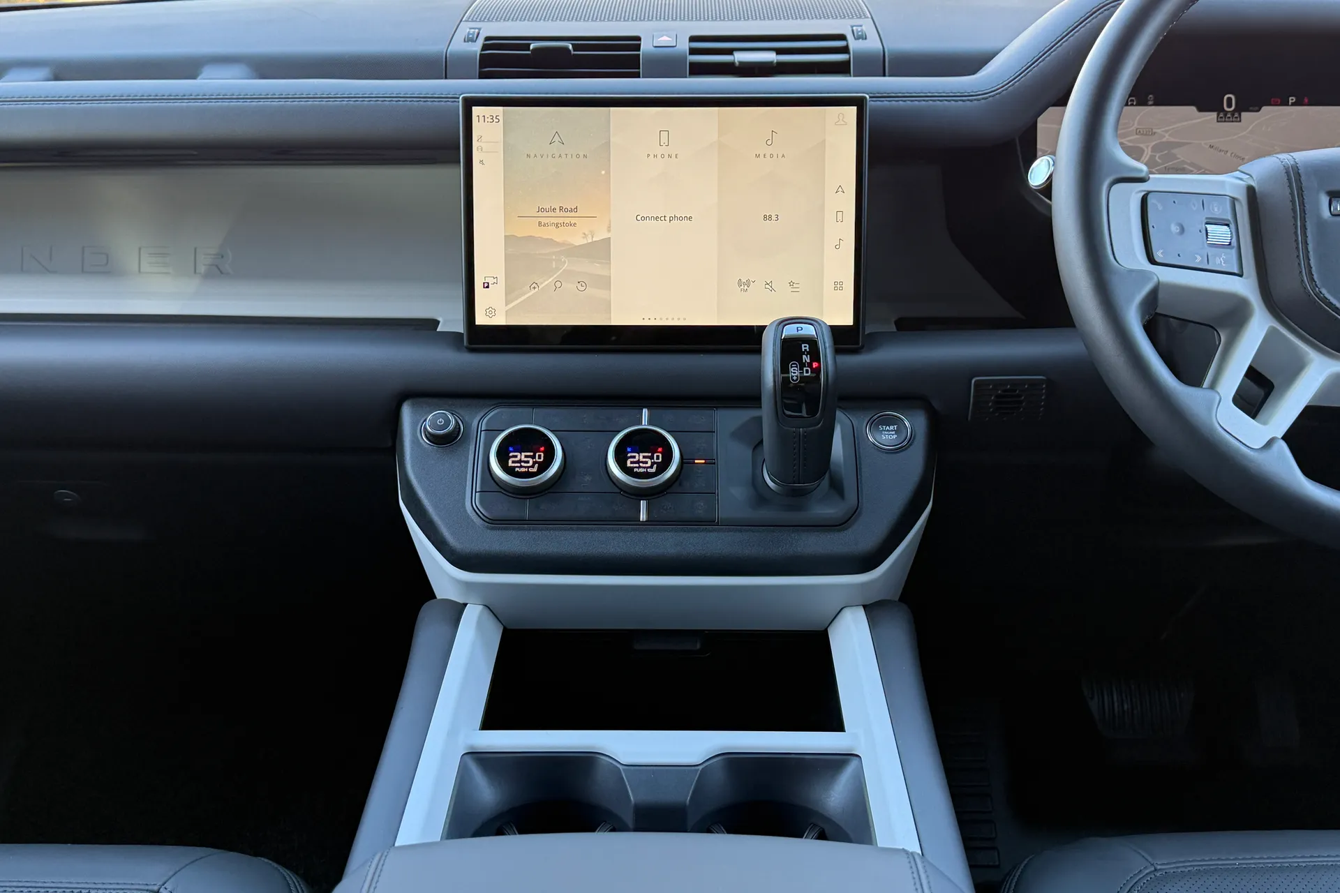 LAND ROVER DEFENDER thumbnail image number 15