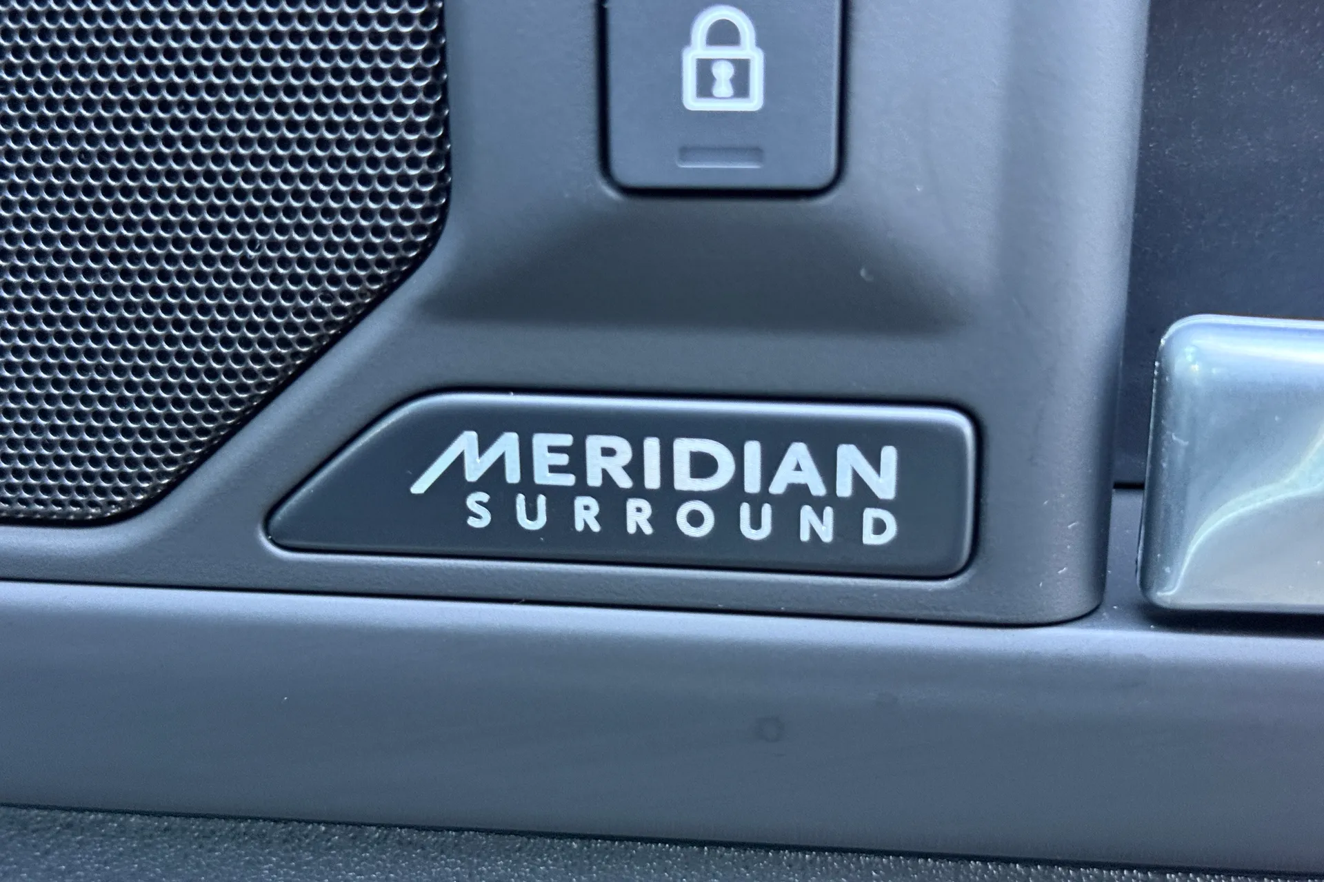 LAND ROVER DEFENDER thumbnail image number 21