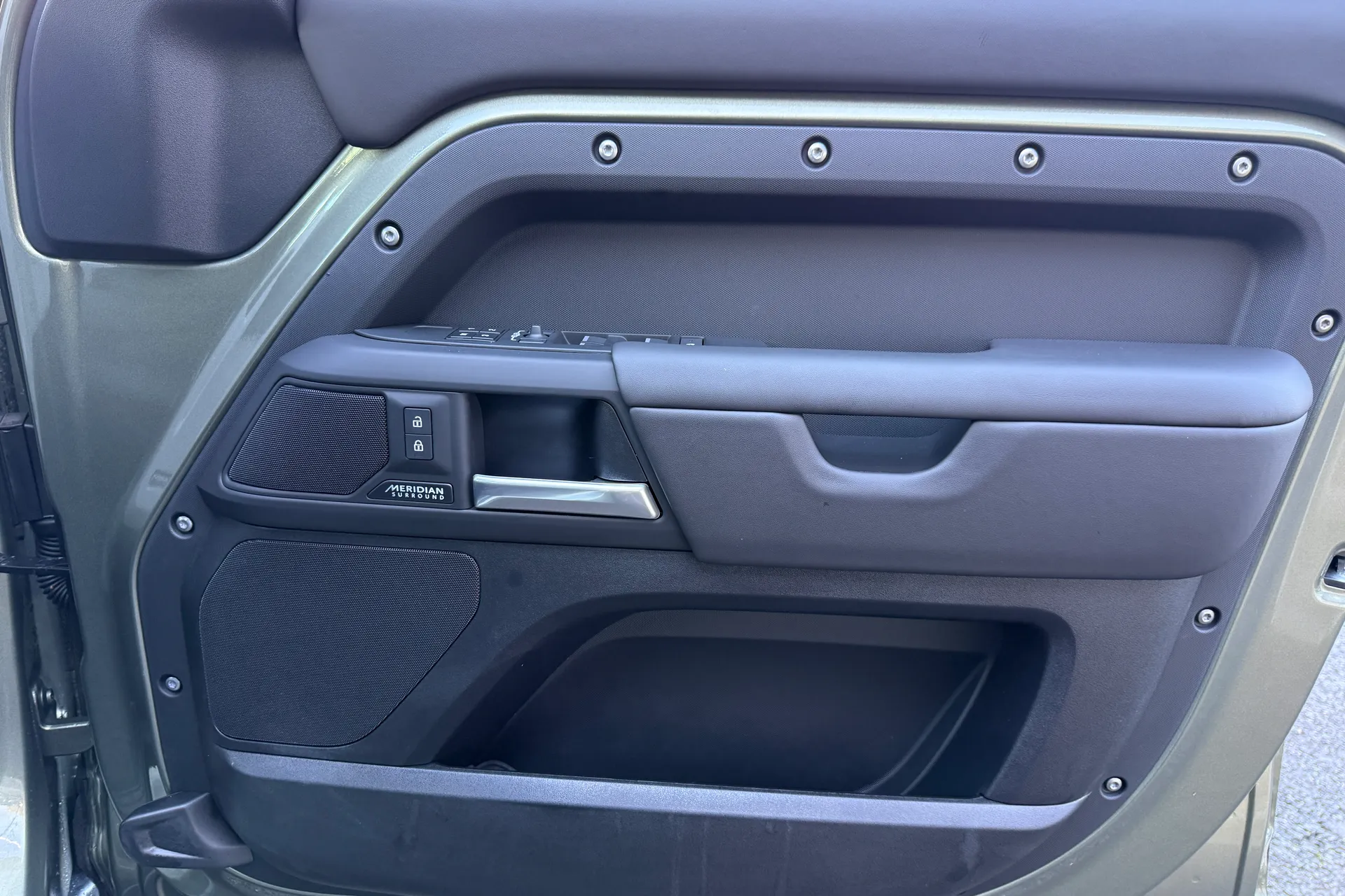 LAND ROVER DEFENDER thumbnail image number 52