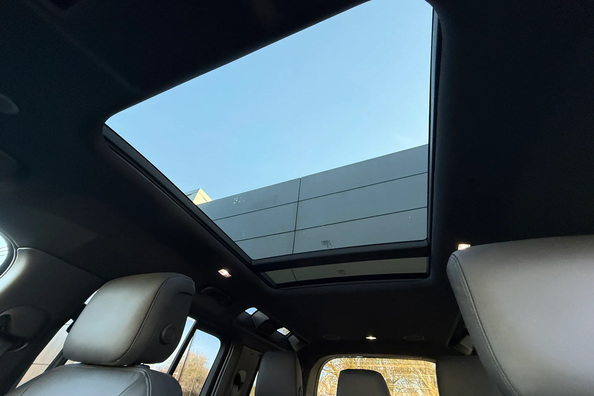 LAND ROVER DEFENDER thumbnail image number 5