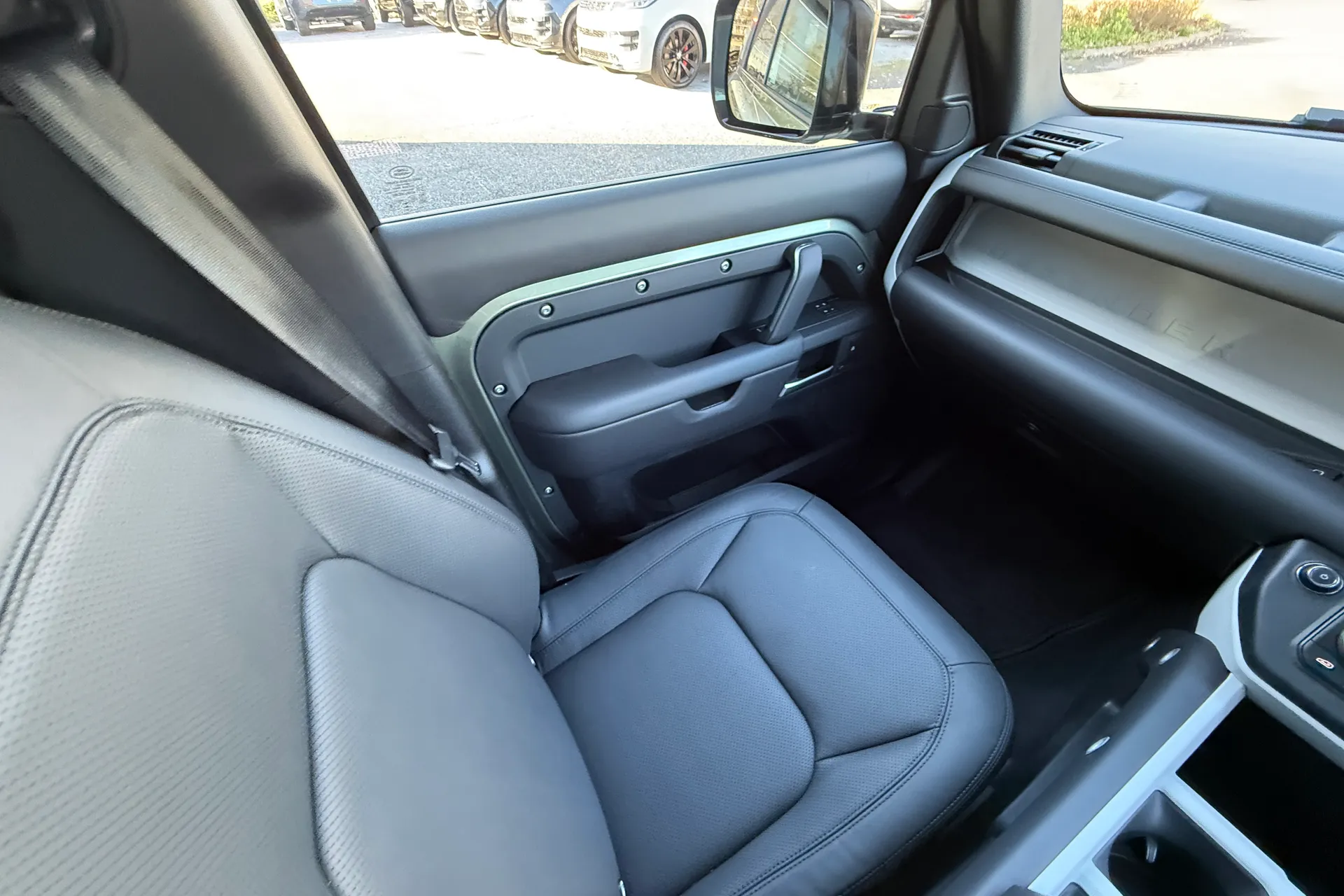 LAND ROVER DEFENDER thumbnail image number 12