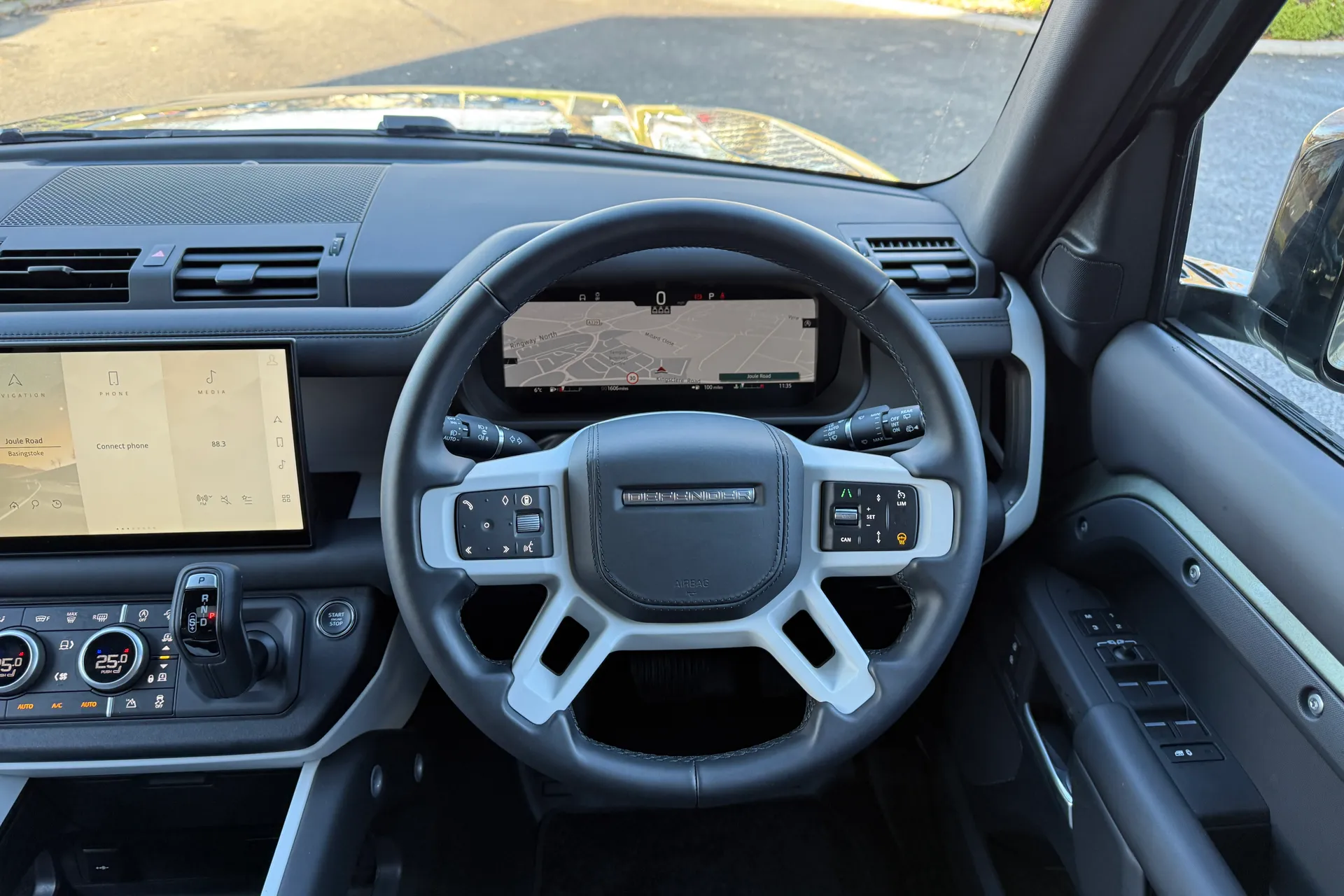 LAND ROVER DEFENDER thumbnail image number 14