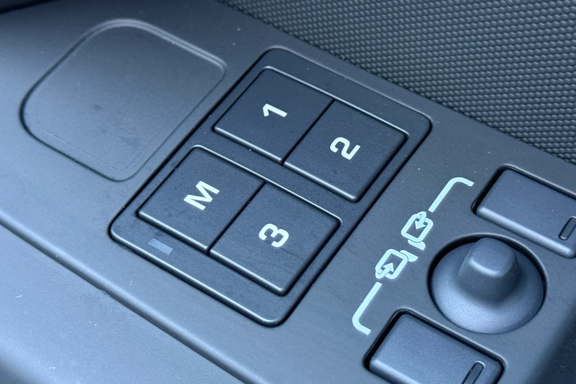 LAND ROVER DEFENDER thumbnail image number 53