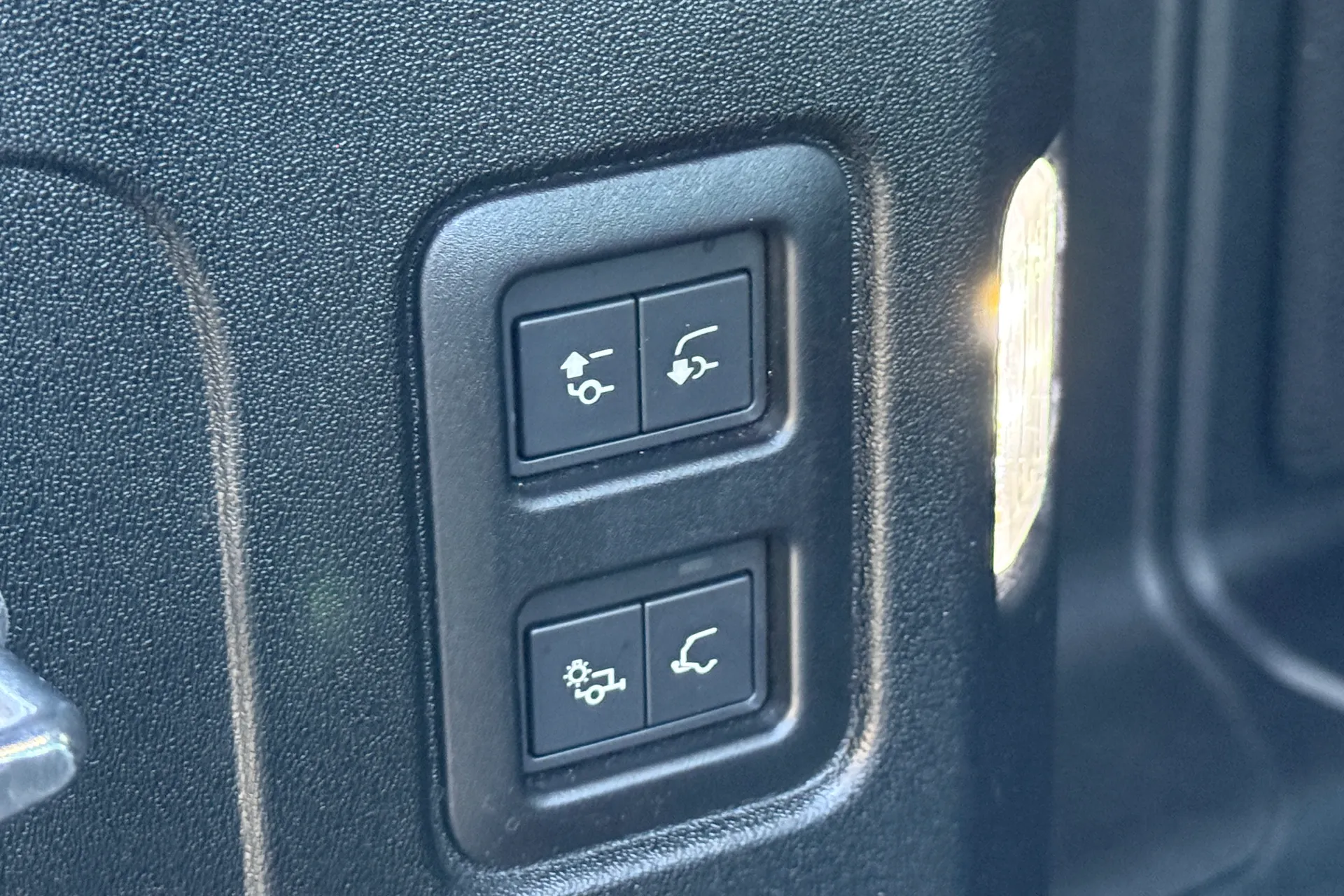 LAND ROVER DEFENDER thumbnail image number 39