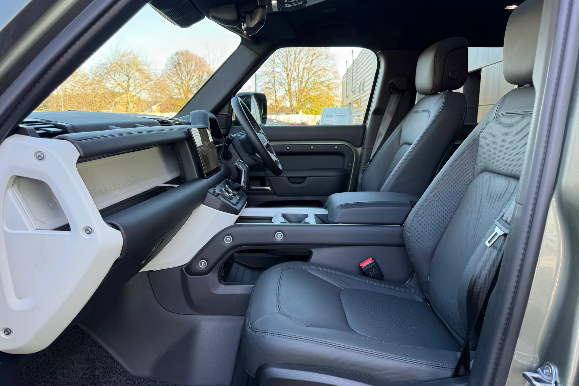 LAND ROVER DEFENDER thumbnail image number 10