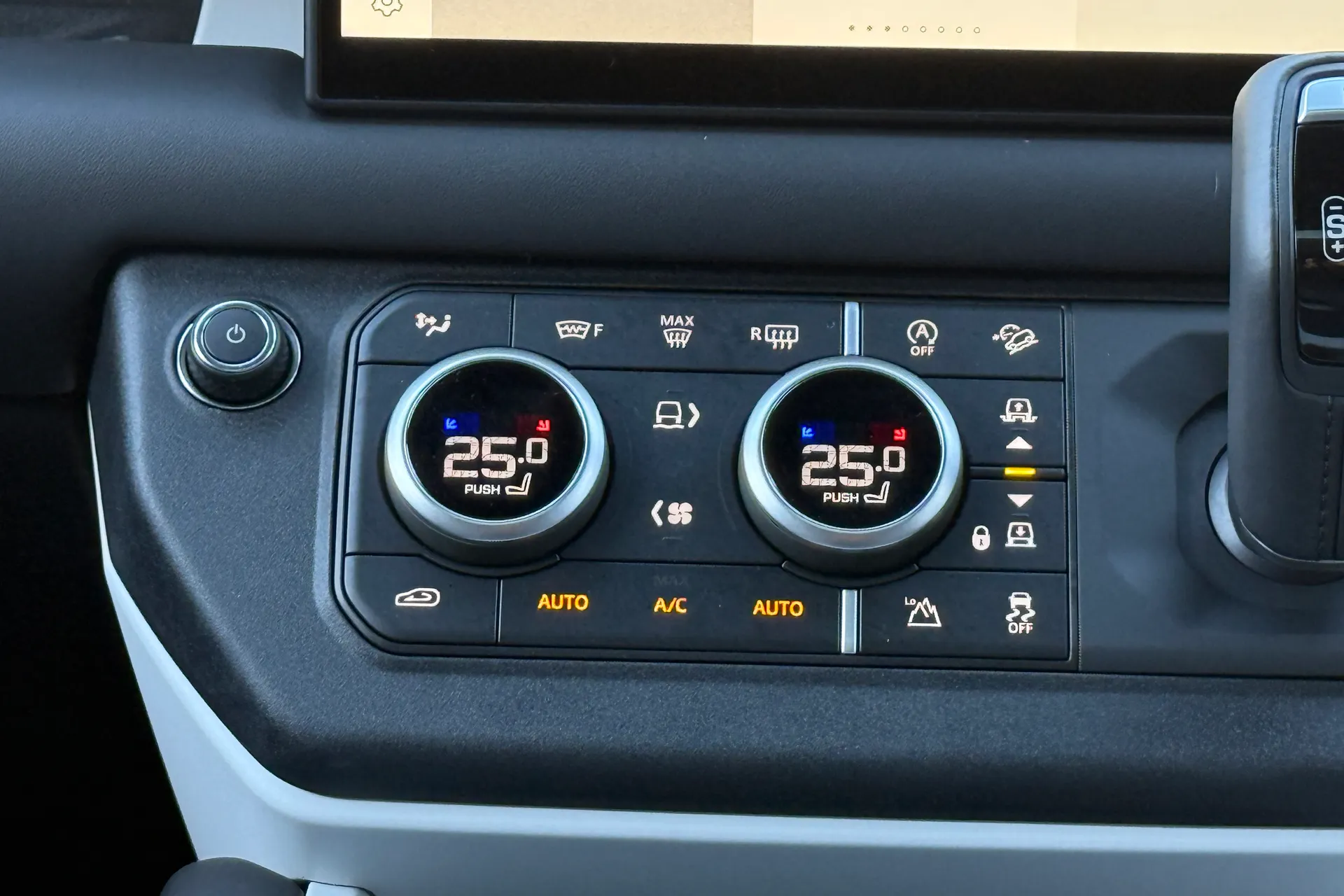 LAND ROVER DEFENDER thumbnail image number 16