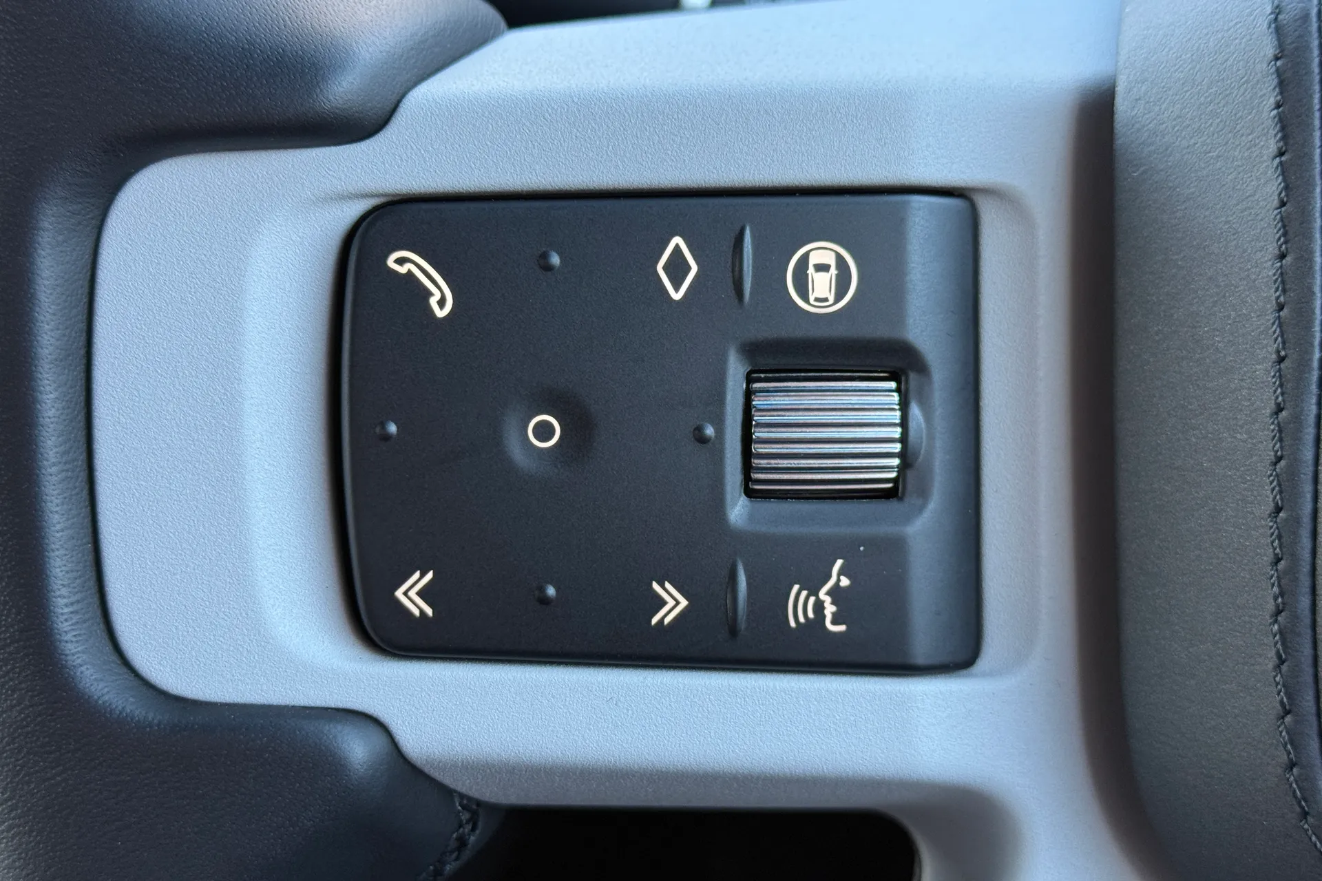 LAND ROVER DEFENDER thumbnail image number 25