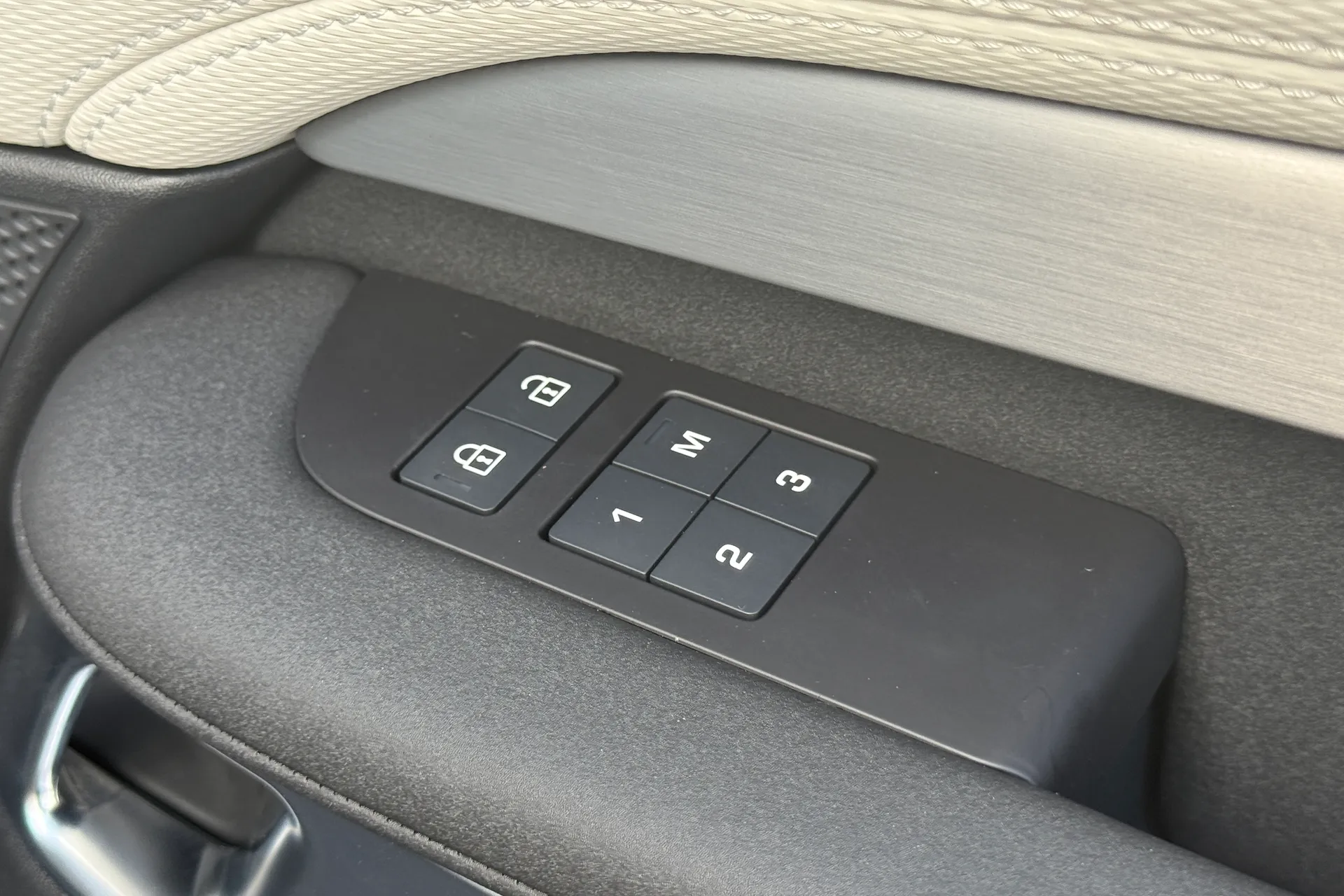 LAND ROVER DISCOVERY thumbnail image number 64