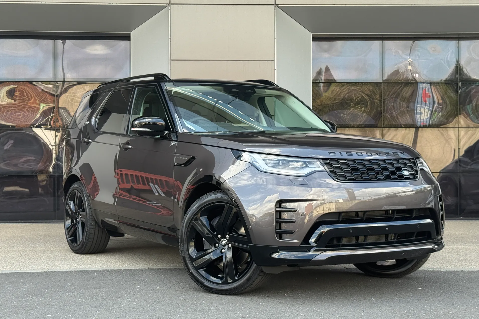 LAND ROVER DISCOVERY focused image