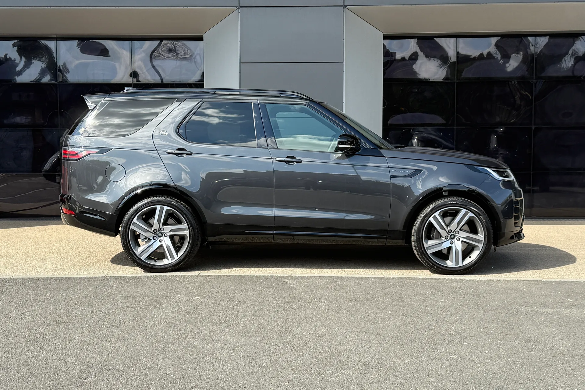 LAND ROVER DISCOVERY thumbnail image number 2