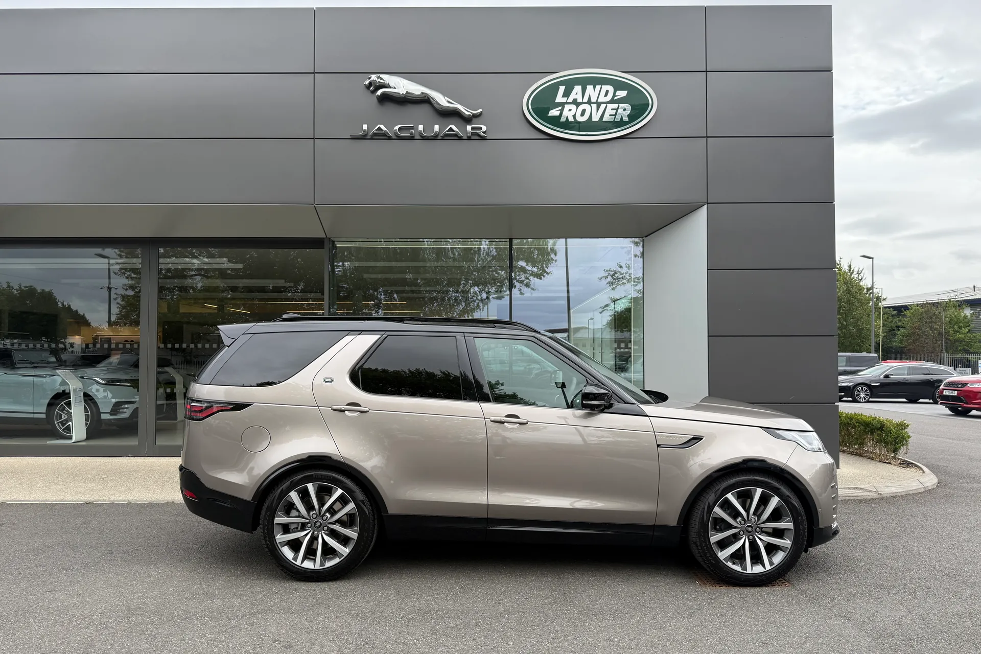 LAND ROVER DISCOVERY thumbnail image number 2