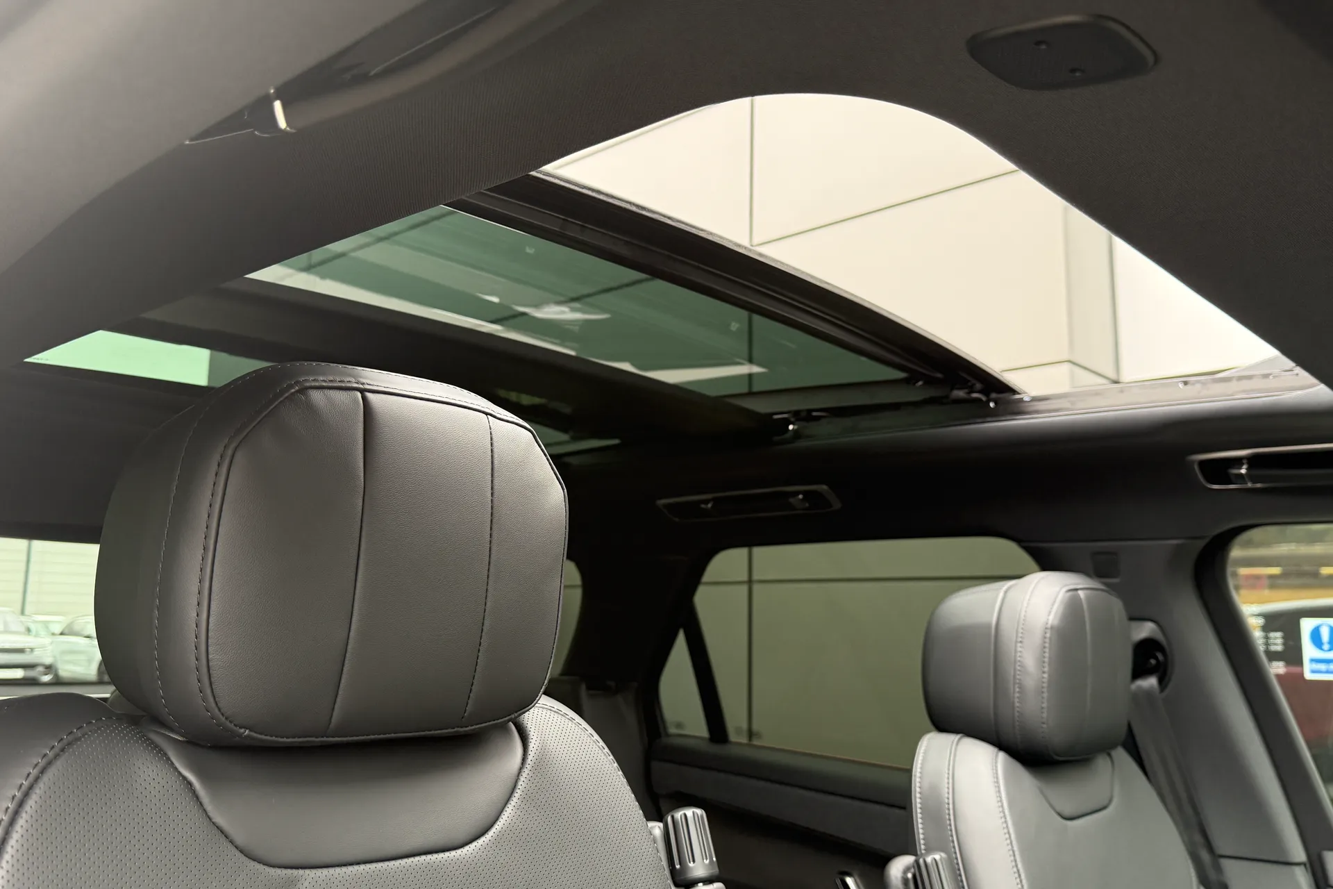 LAND ROVER RANGE ROVER SPORT thumbnail image number 10