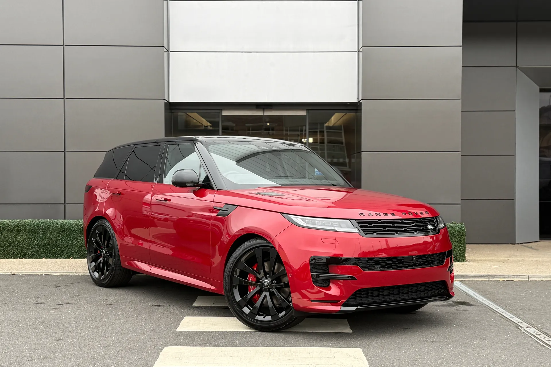 LAND ROVER RANGE ROVER SPORT focused image