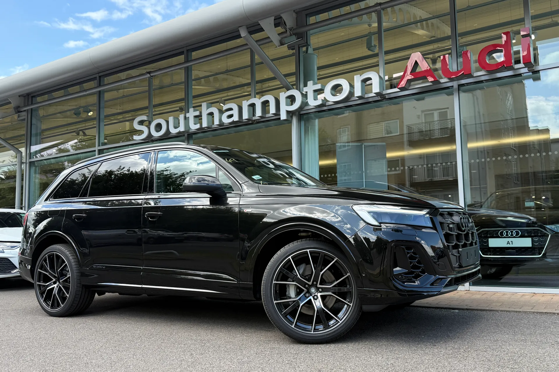 Audi Q7 focused image