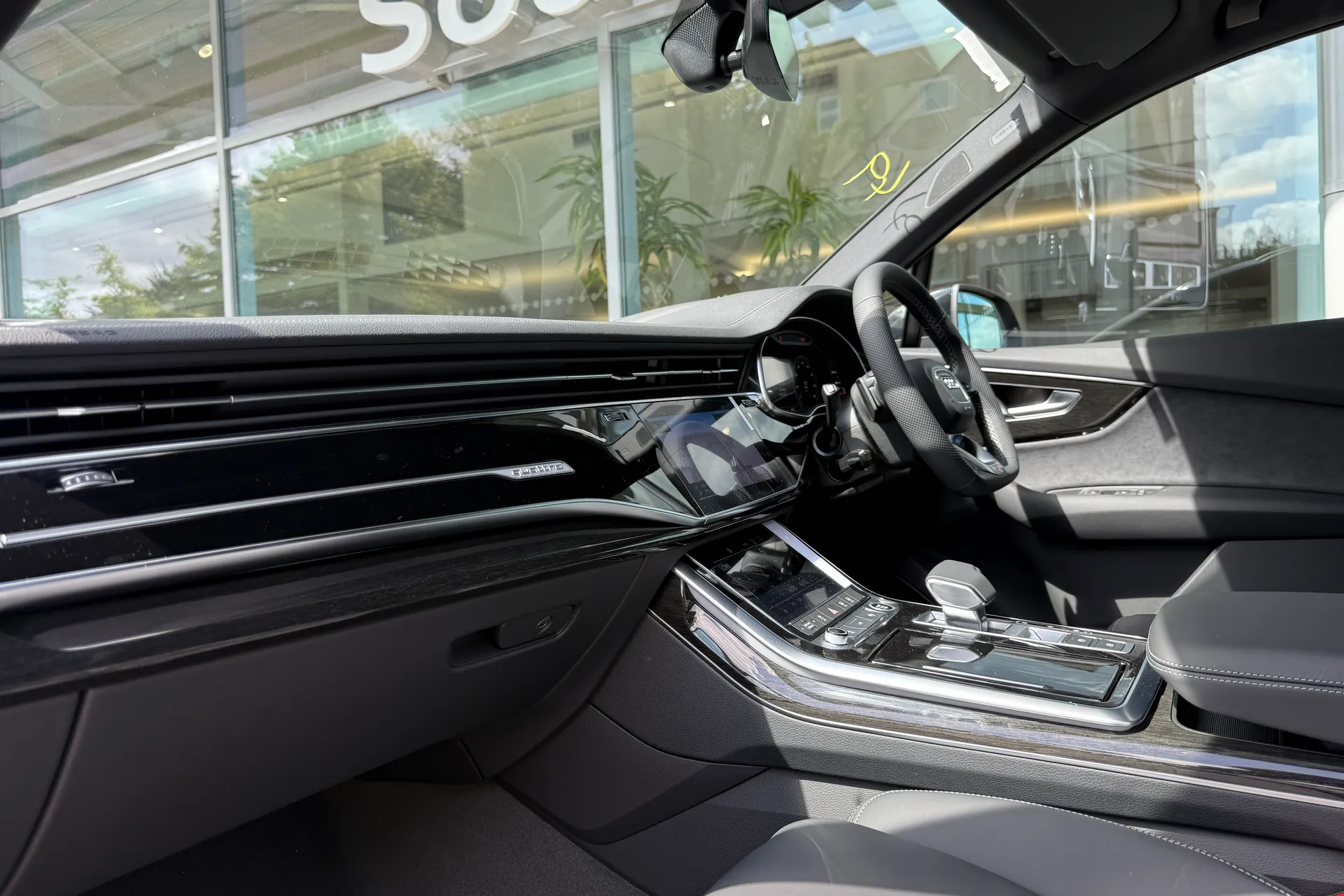 Audi Q7 thumbnail image number 2