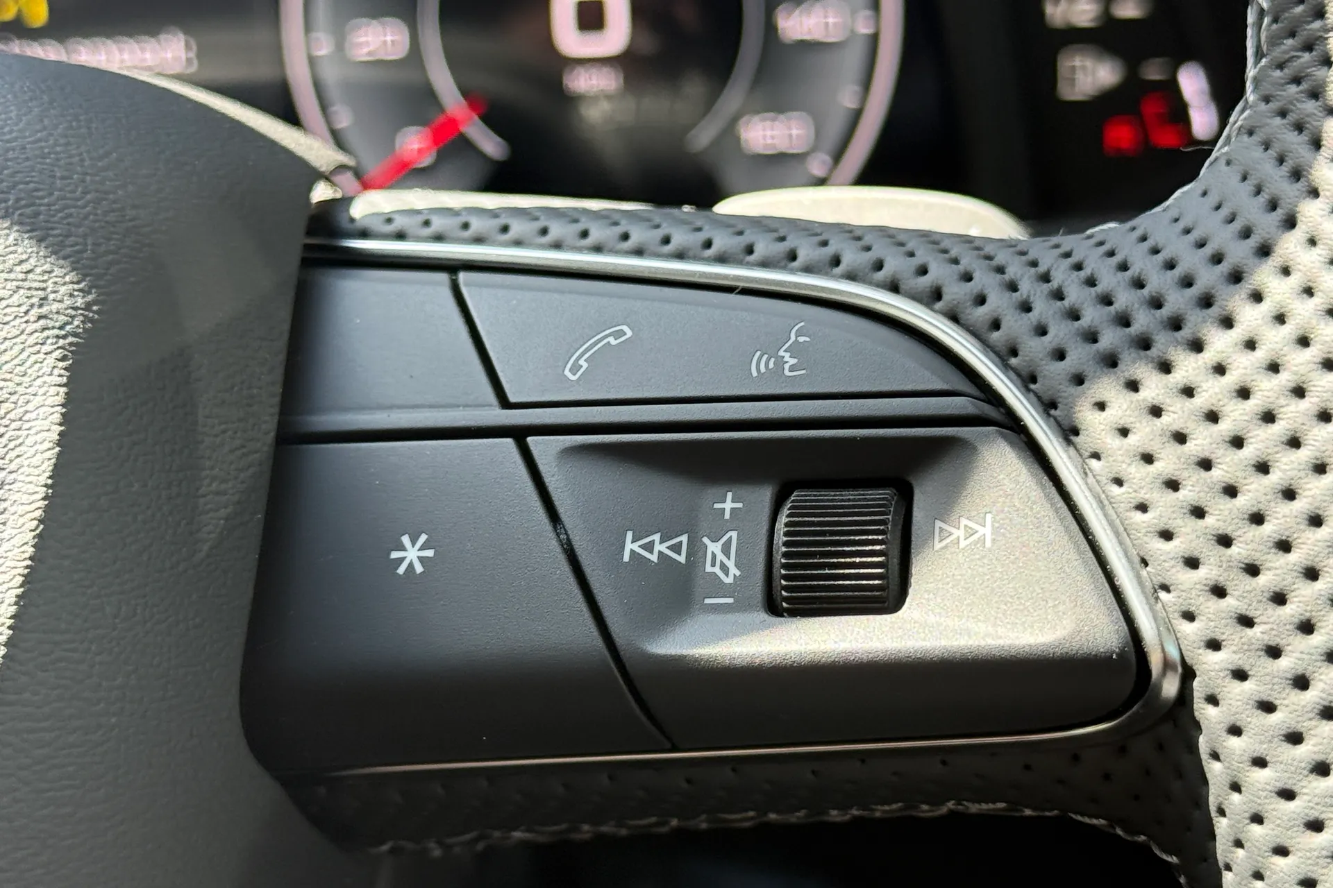 Audi Q7 thumbnail image number 9