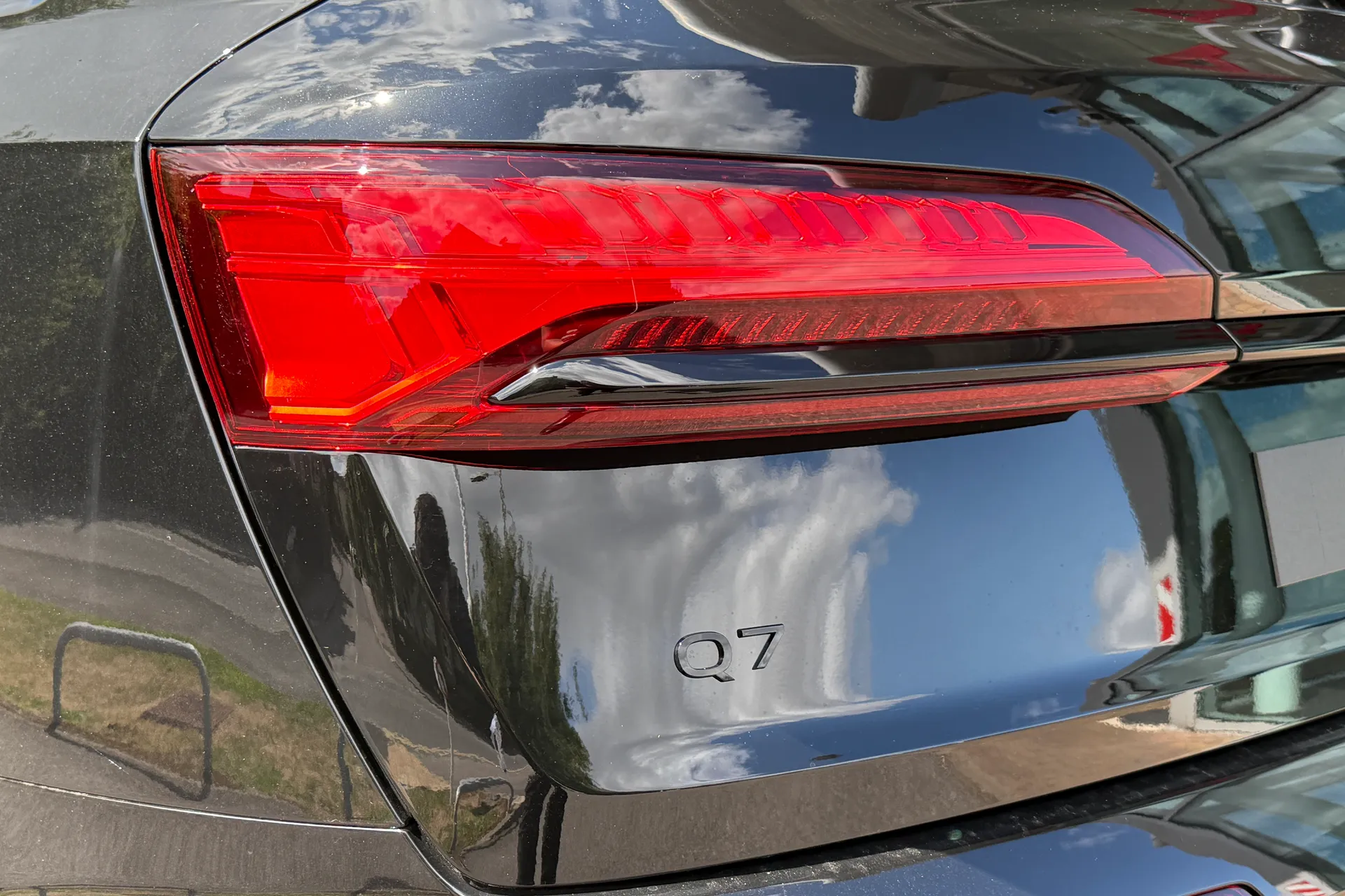 Audi Q7 thumbnail image number 35