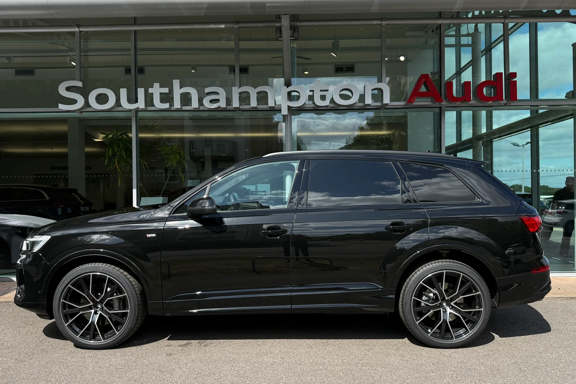 Audi Q7 thumbnail image number 44