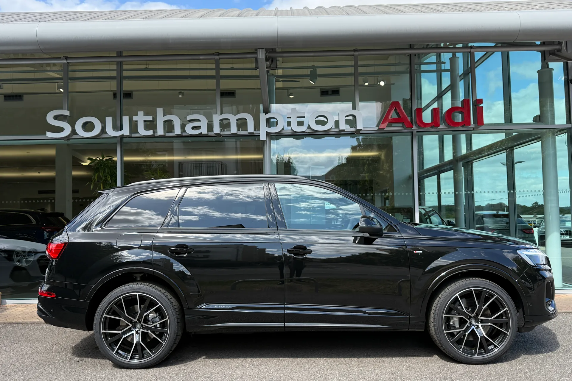 Audi Q7 thumbnail image number 4