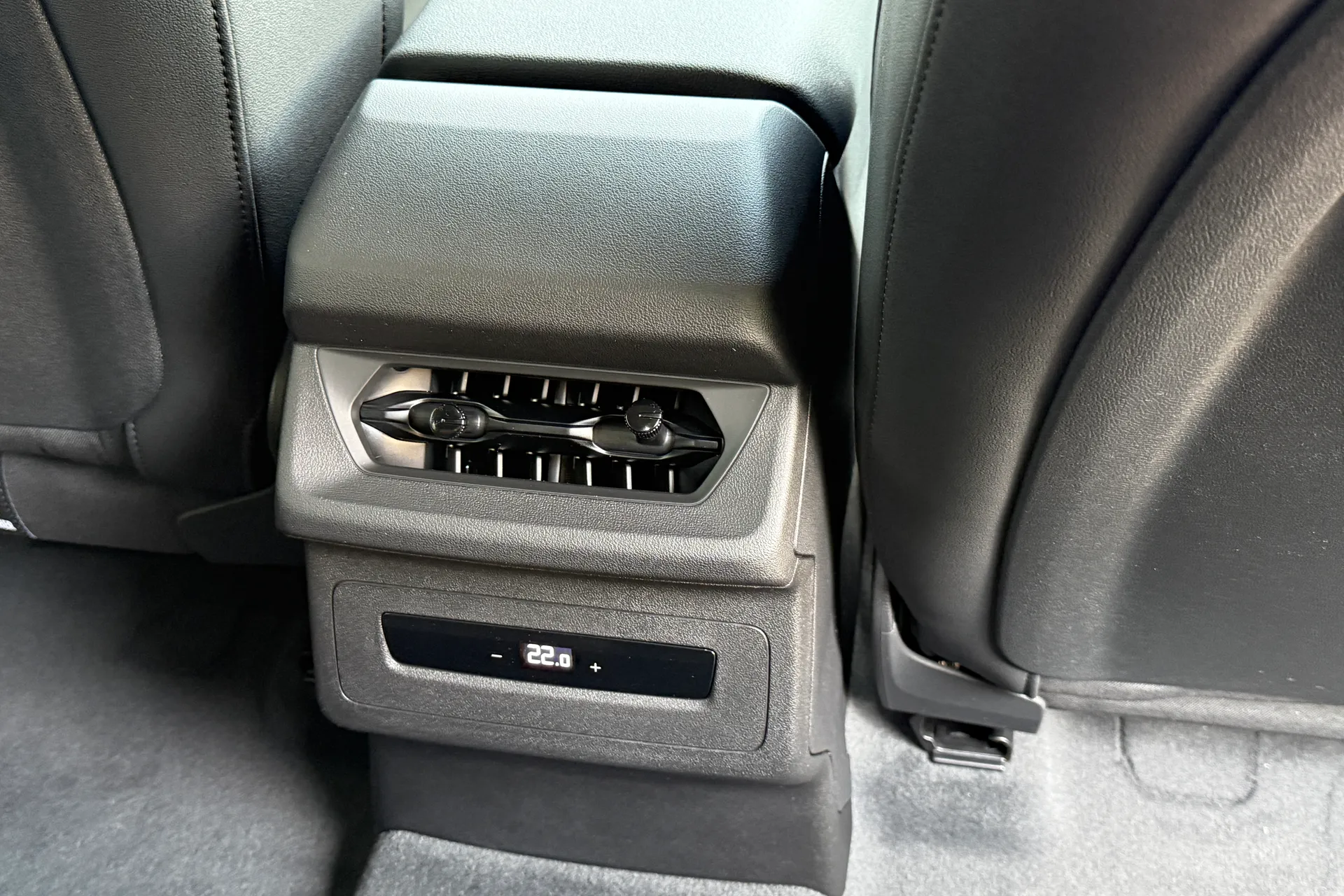 Audi A6 e-tron Avant thumbnail image number 24