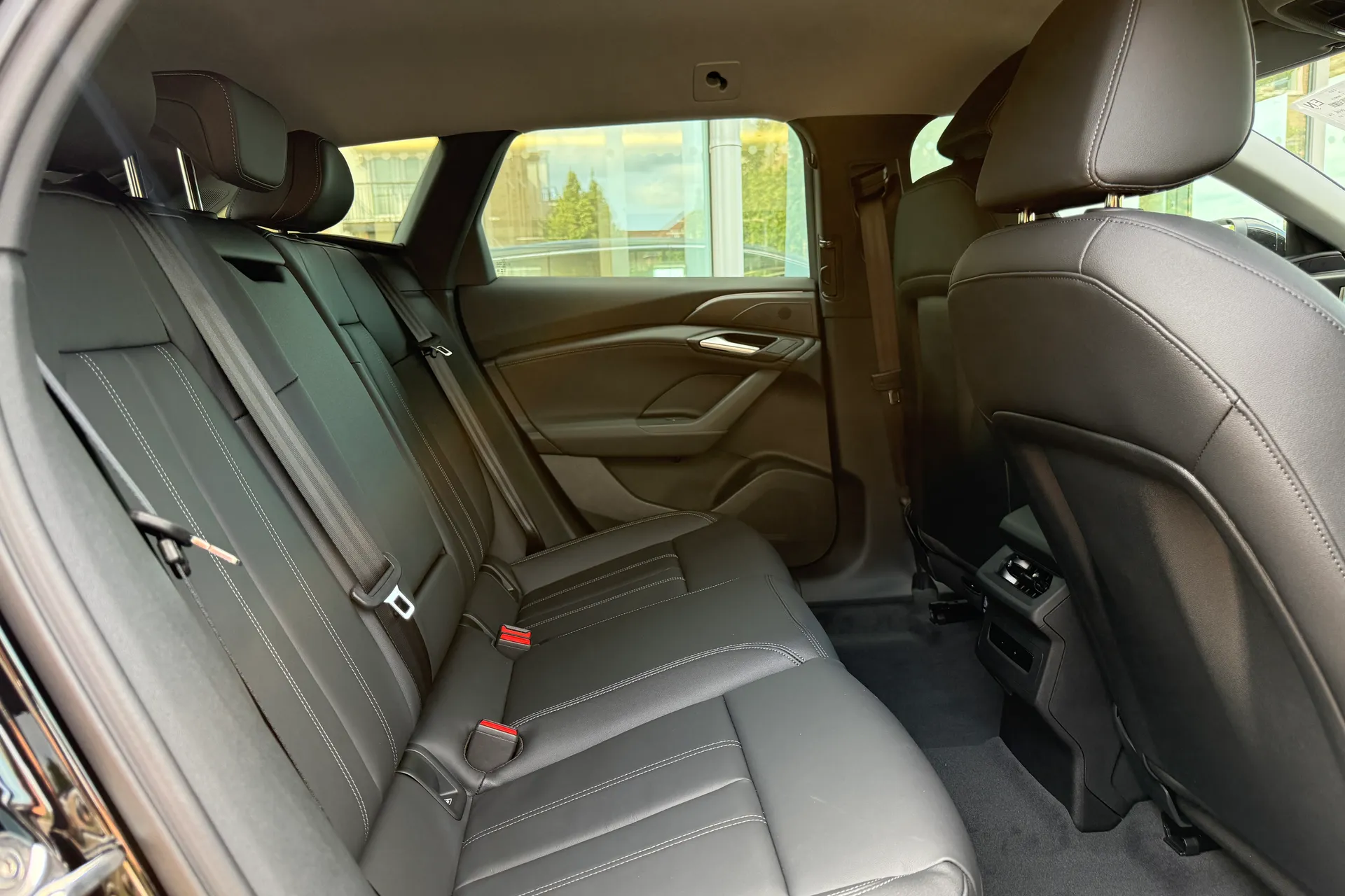 Audi A6 e-tron Avant thumbnail image number 18