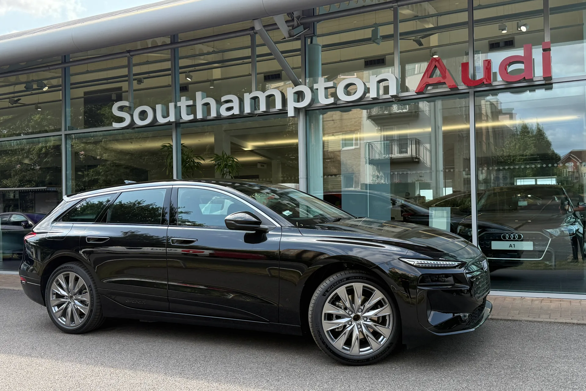 Audi A6 e-tron Avant focused image