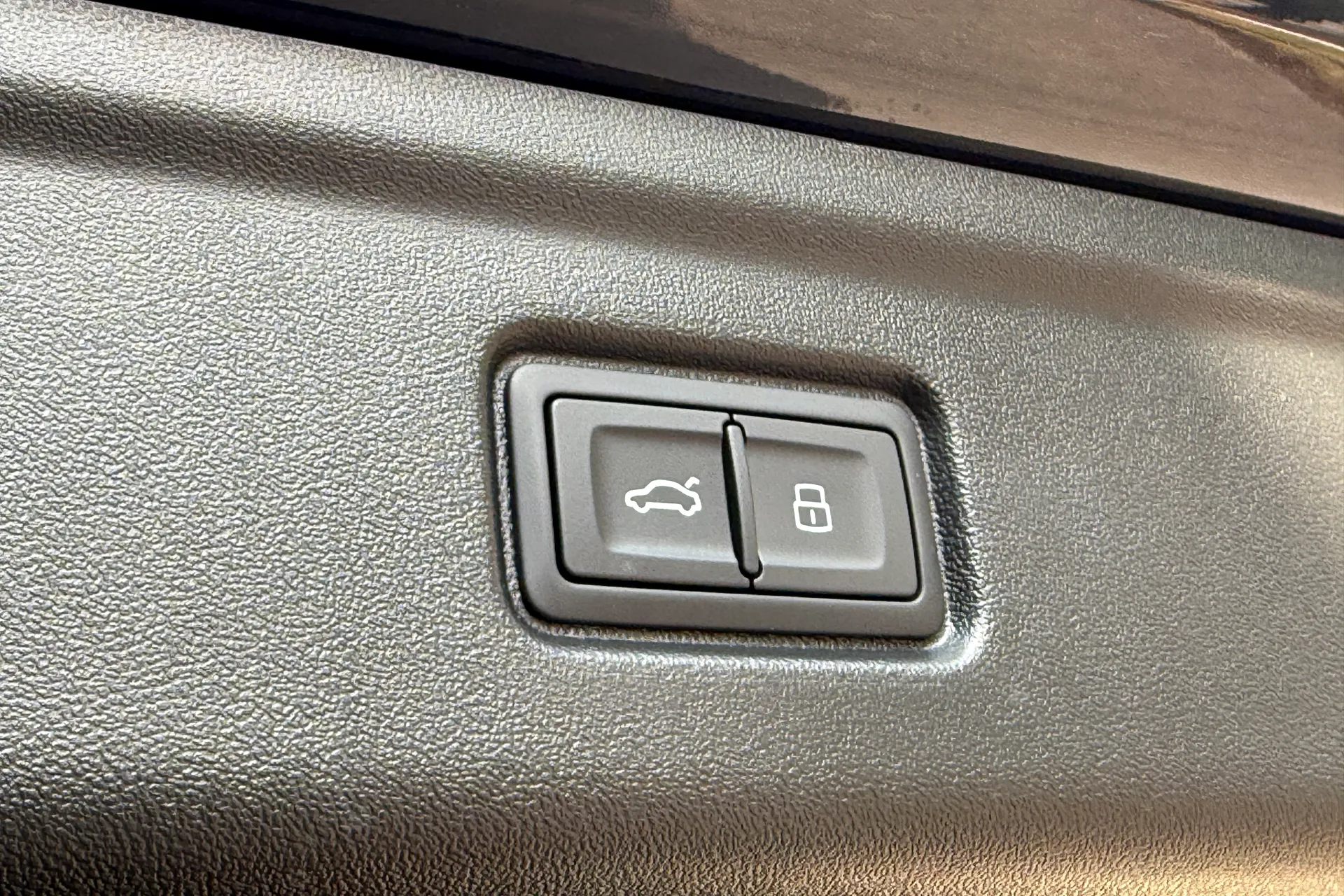 Audi A6 e-tron Avant thumbnail image number 30