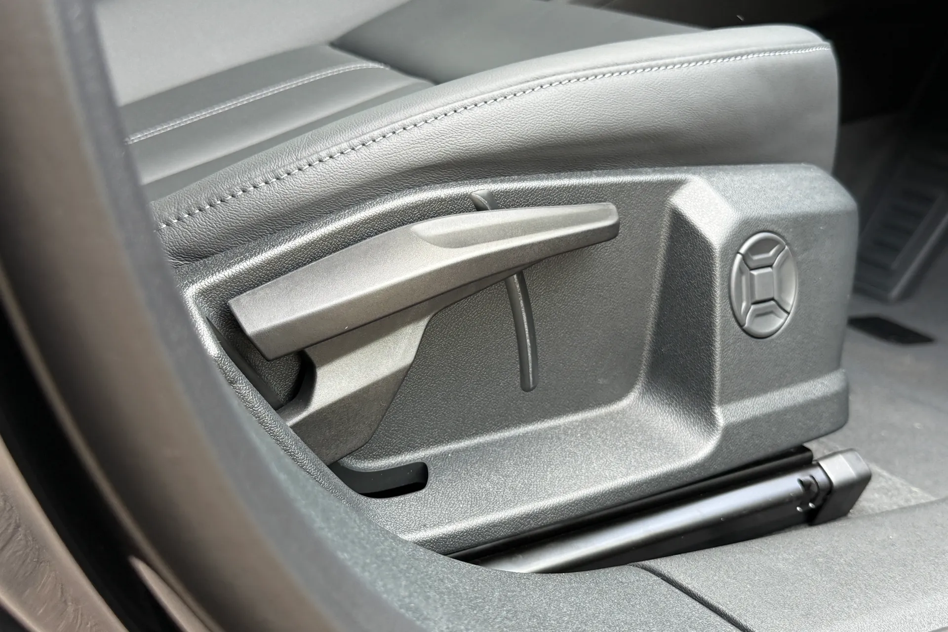 Audi A6 e-tron Avant thumbnail image number 39