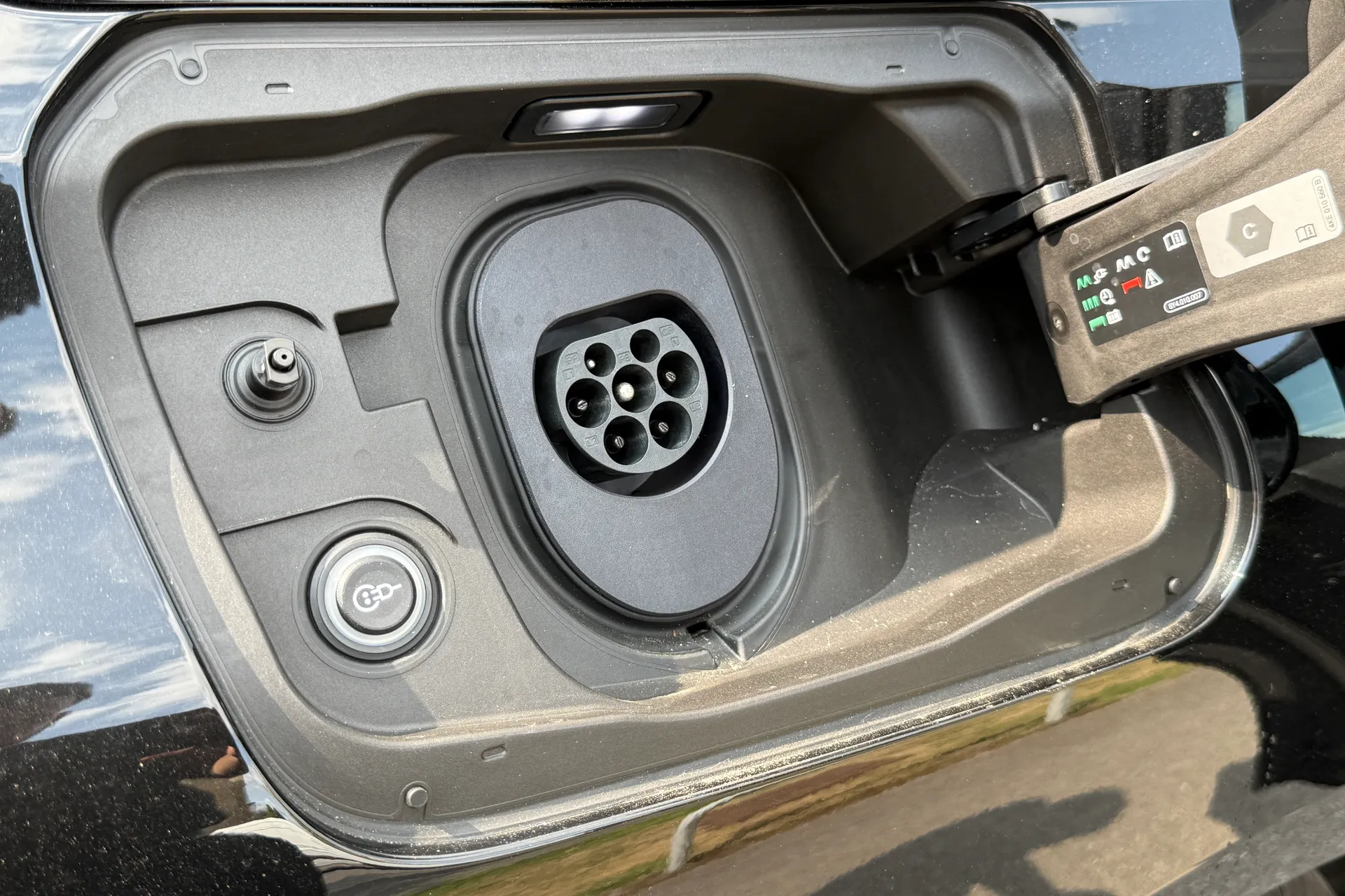 Audi A6 e-tron Avant thumbnail image number 26