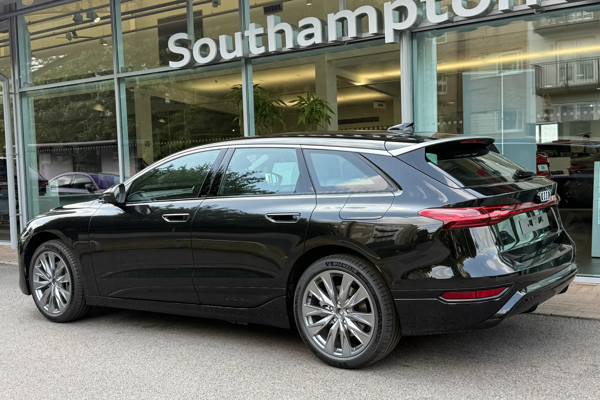 Audi A6 e-tron Avant thumbnail image number 4