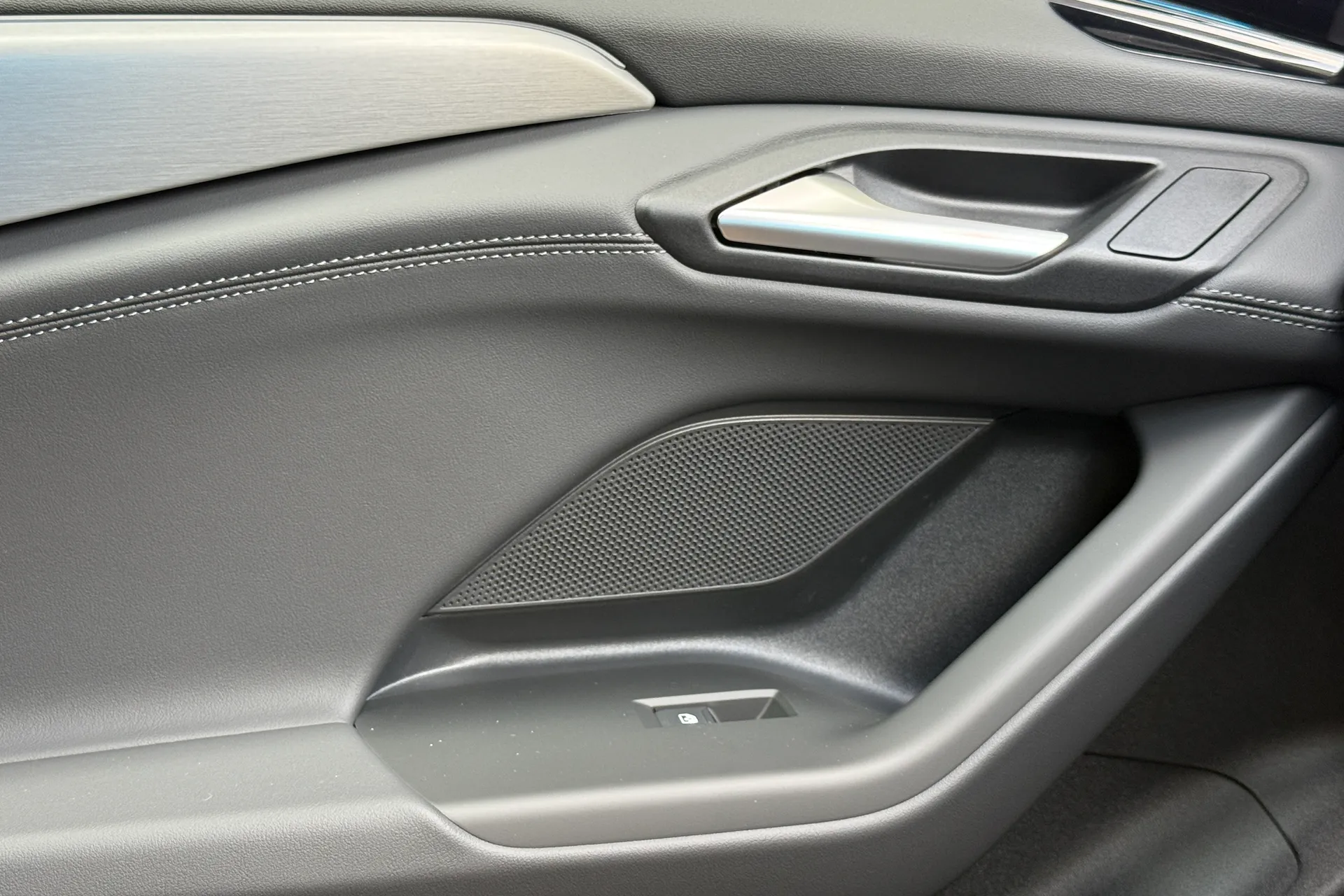 Audi A6 e-tron Avant thumbnail image number 12