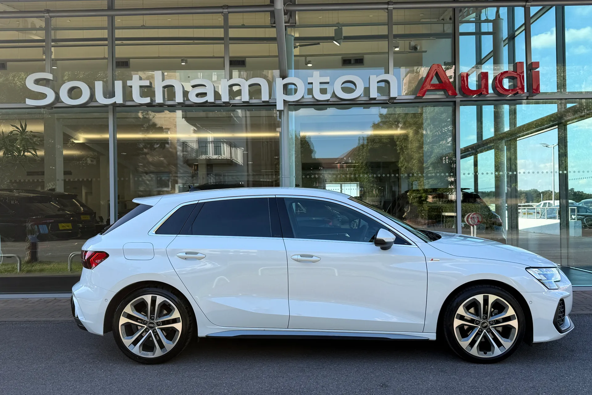 Audi A3 thumbnail image number 2