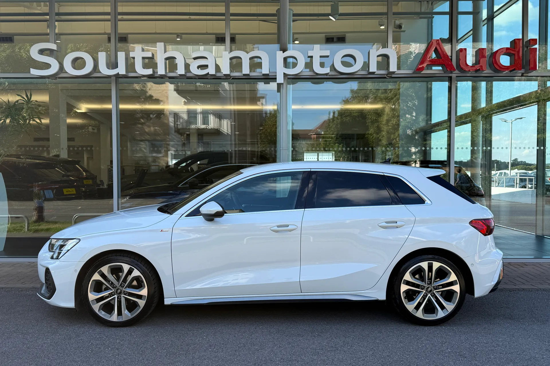Audi A3 thumbnail image number 52