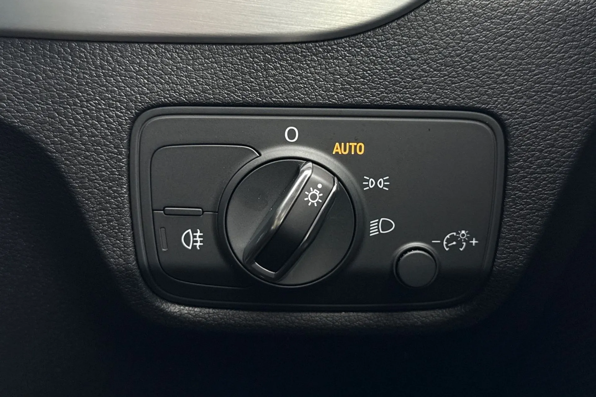 Audi Q2 thumbnail image number 40