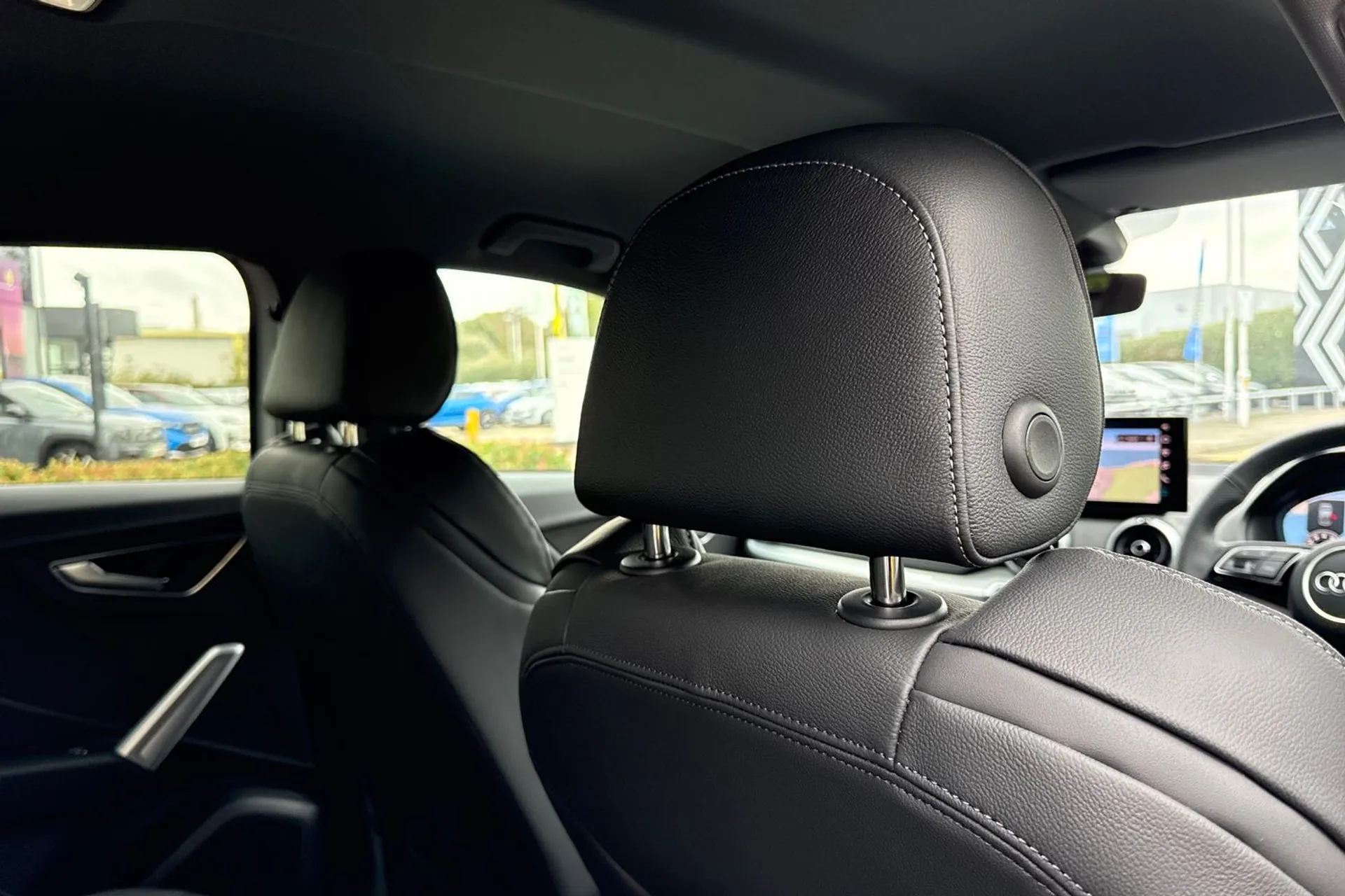 Audi Q2 thumbnail image number 24