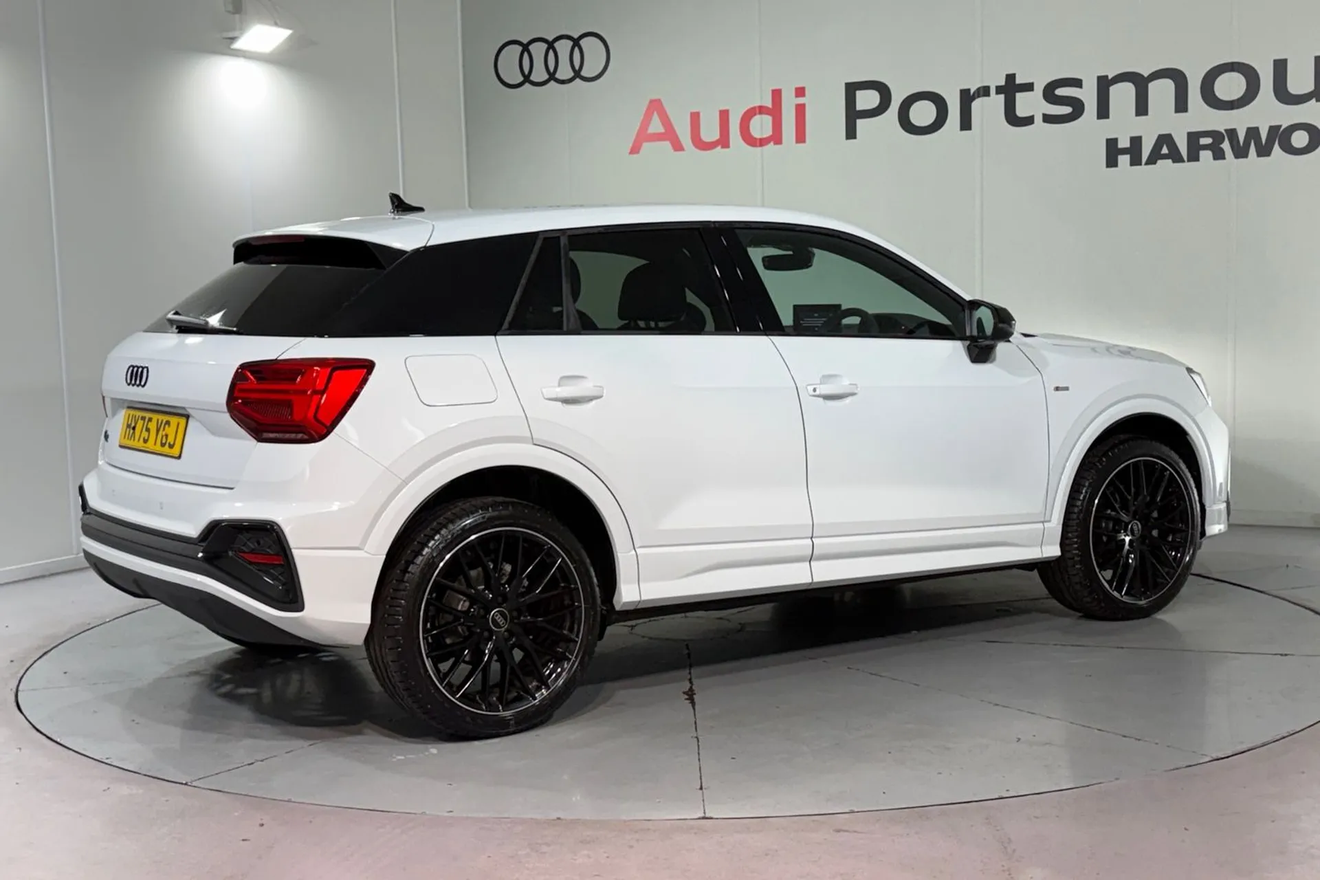 Audi Q2 thumbnail image number 9