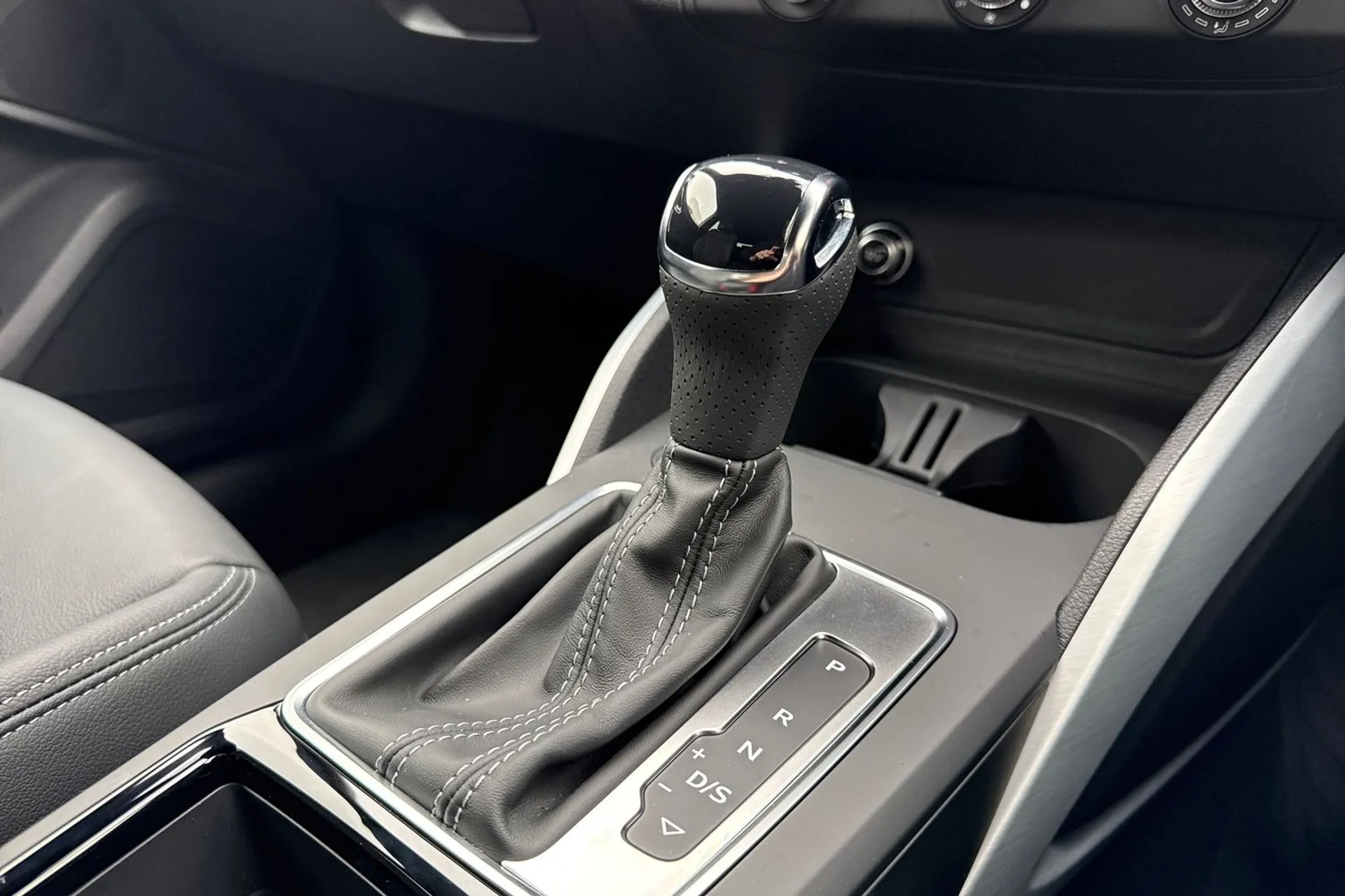 Audi Q2 thumbnail image number 23