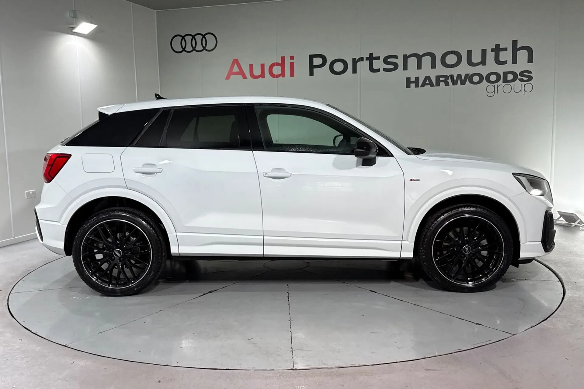 Audi Q2 thumbnail image number 2