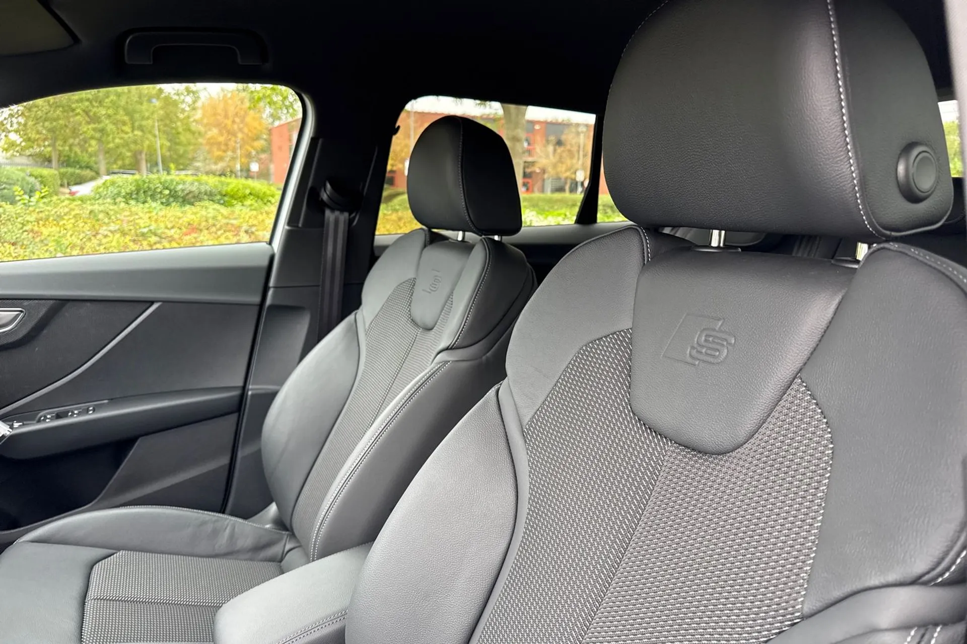 Audi Q2 thumbnail image number 32