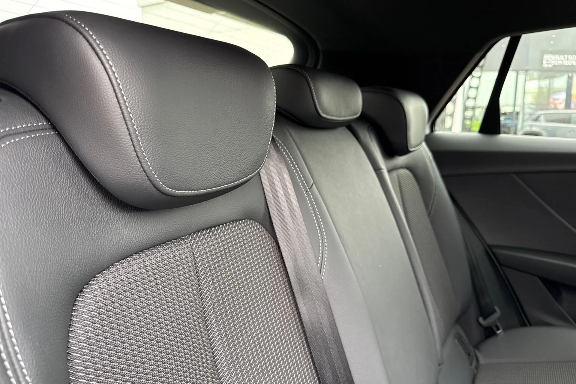 Audi Q2 thumbnail image number 22